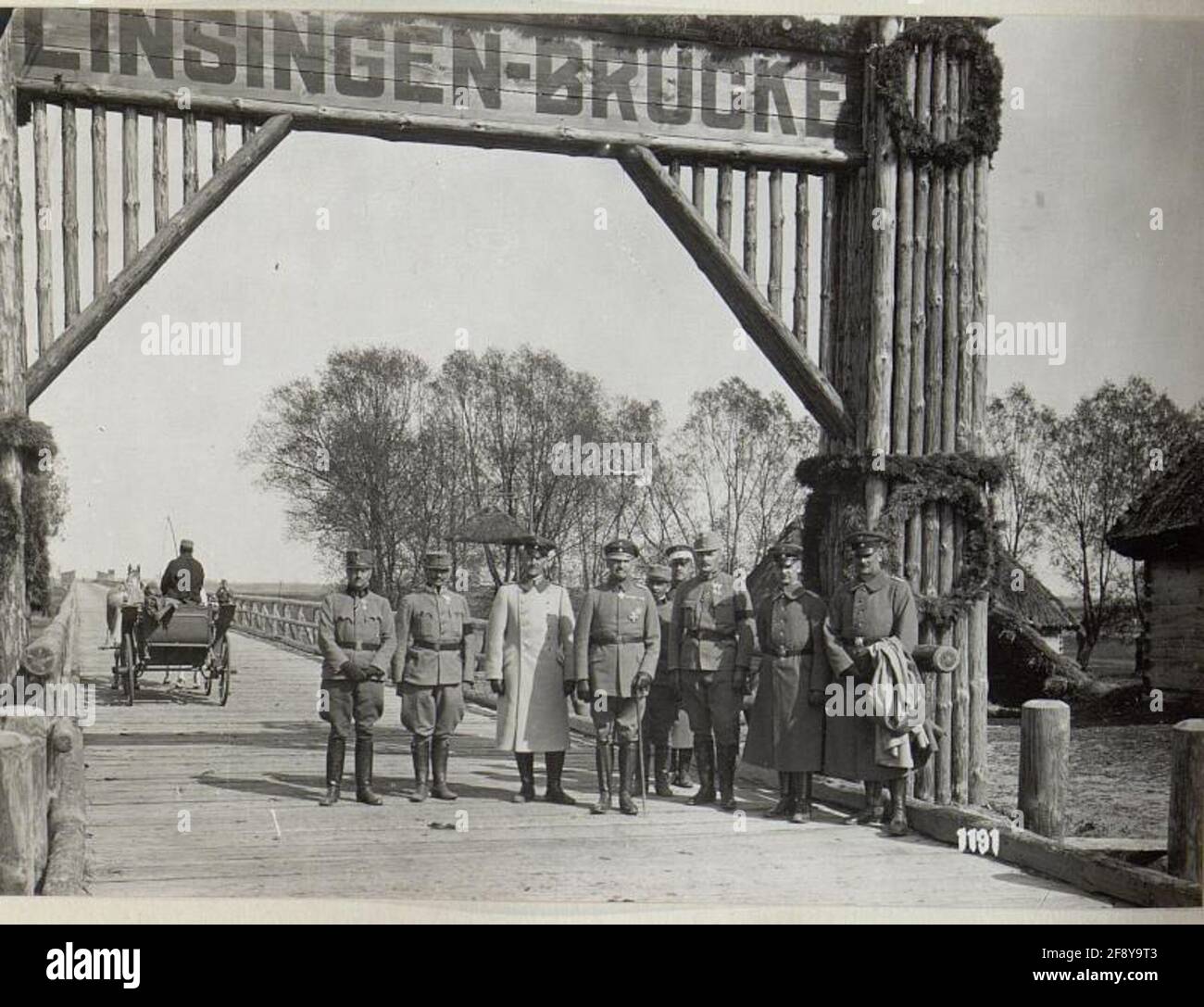 General von Linsingen posiert an der nach ihm benannten Brücke. Stockfoto