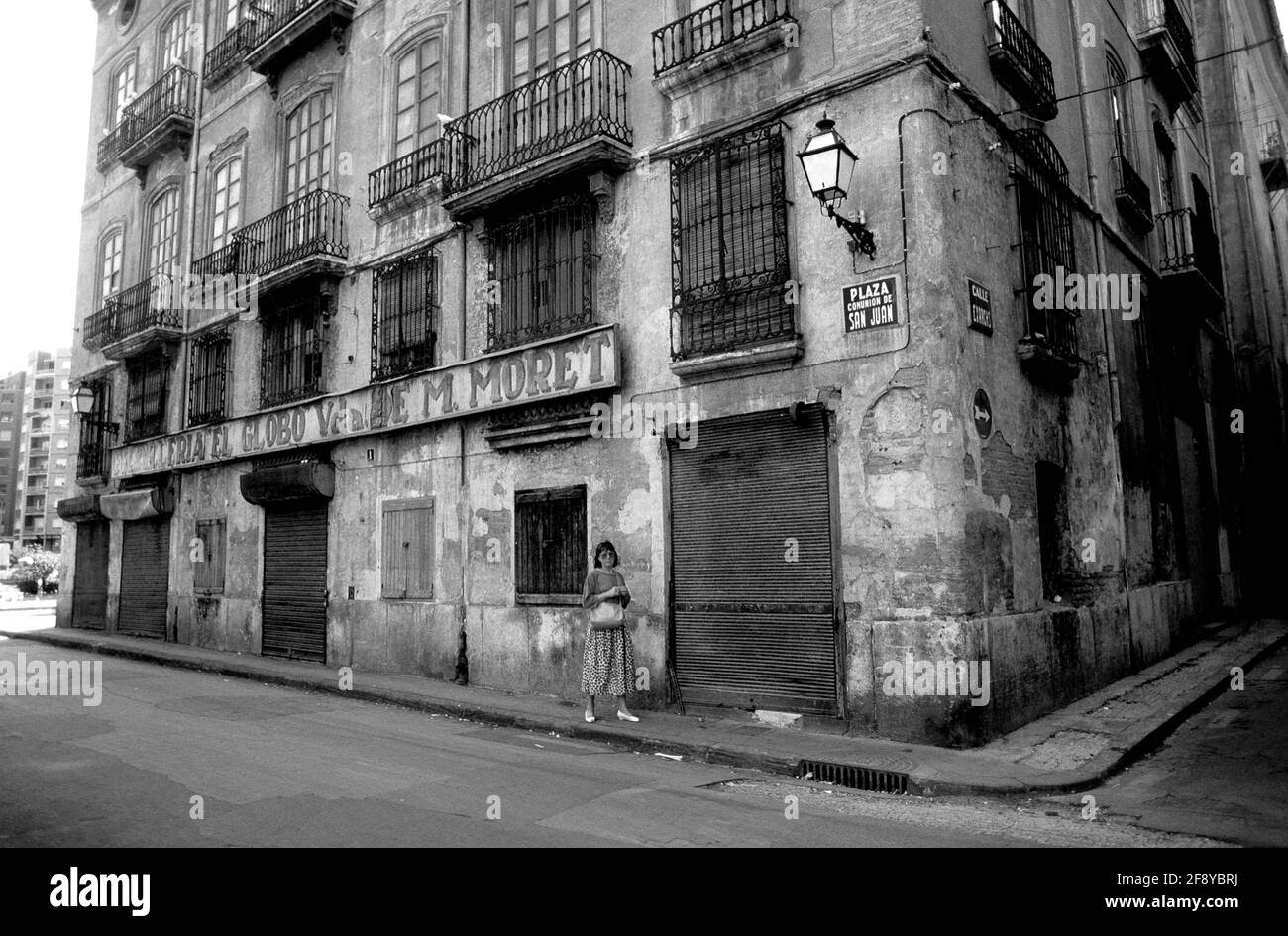 Valencia Spanien im Jahr 1987 Ferreteria El Globo VDA De M Moret ehemaliger Eisenwarenladen an der Plaza Comunion De San Juan. Altstadt Von Valencia Stockfoto