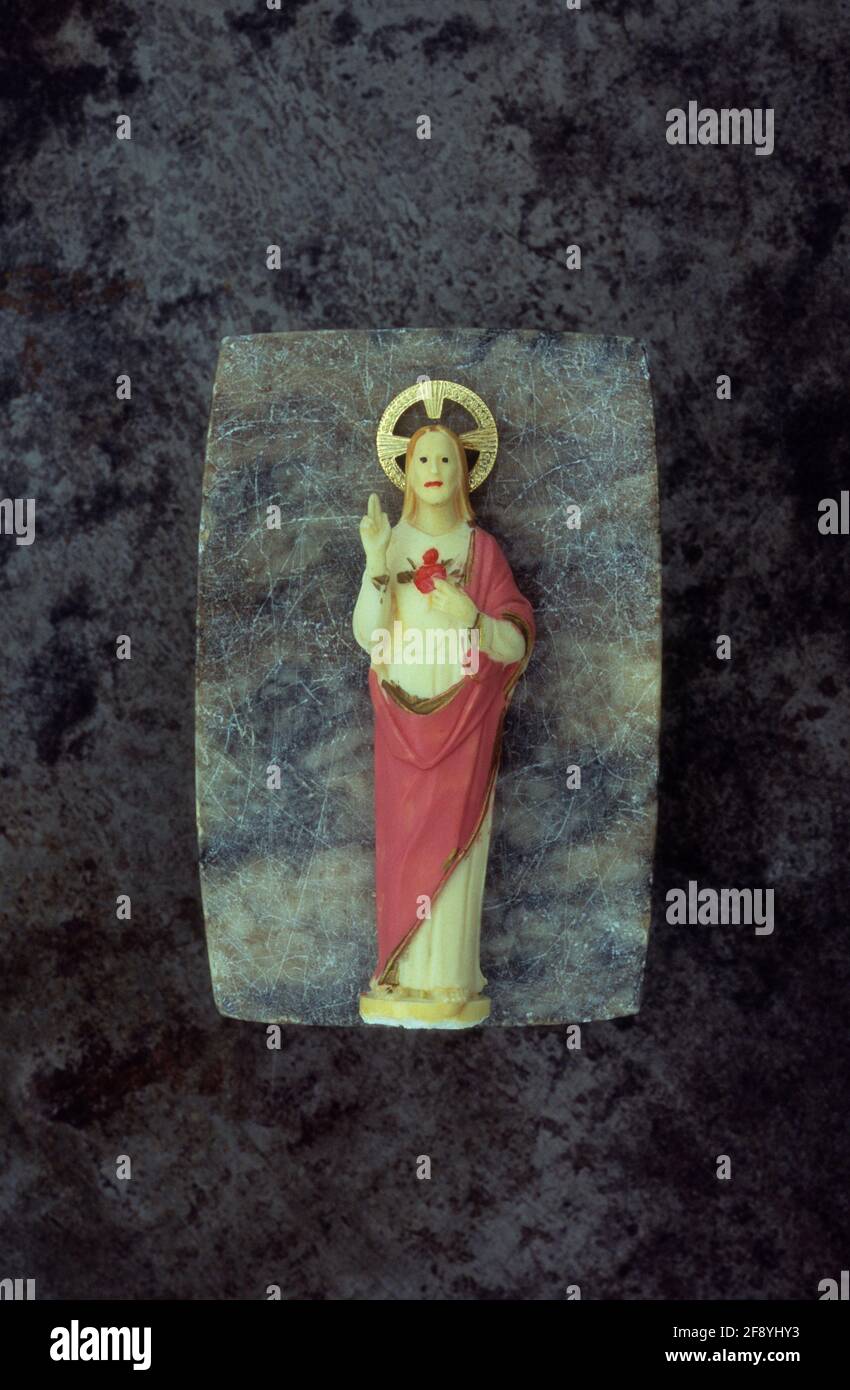 Modell von Jesus Christus mit Heiligenschein und offenbart Heiligen beraubt Herz Stockfoto