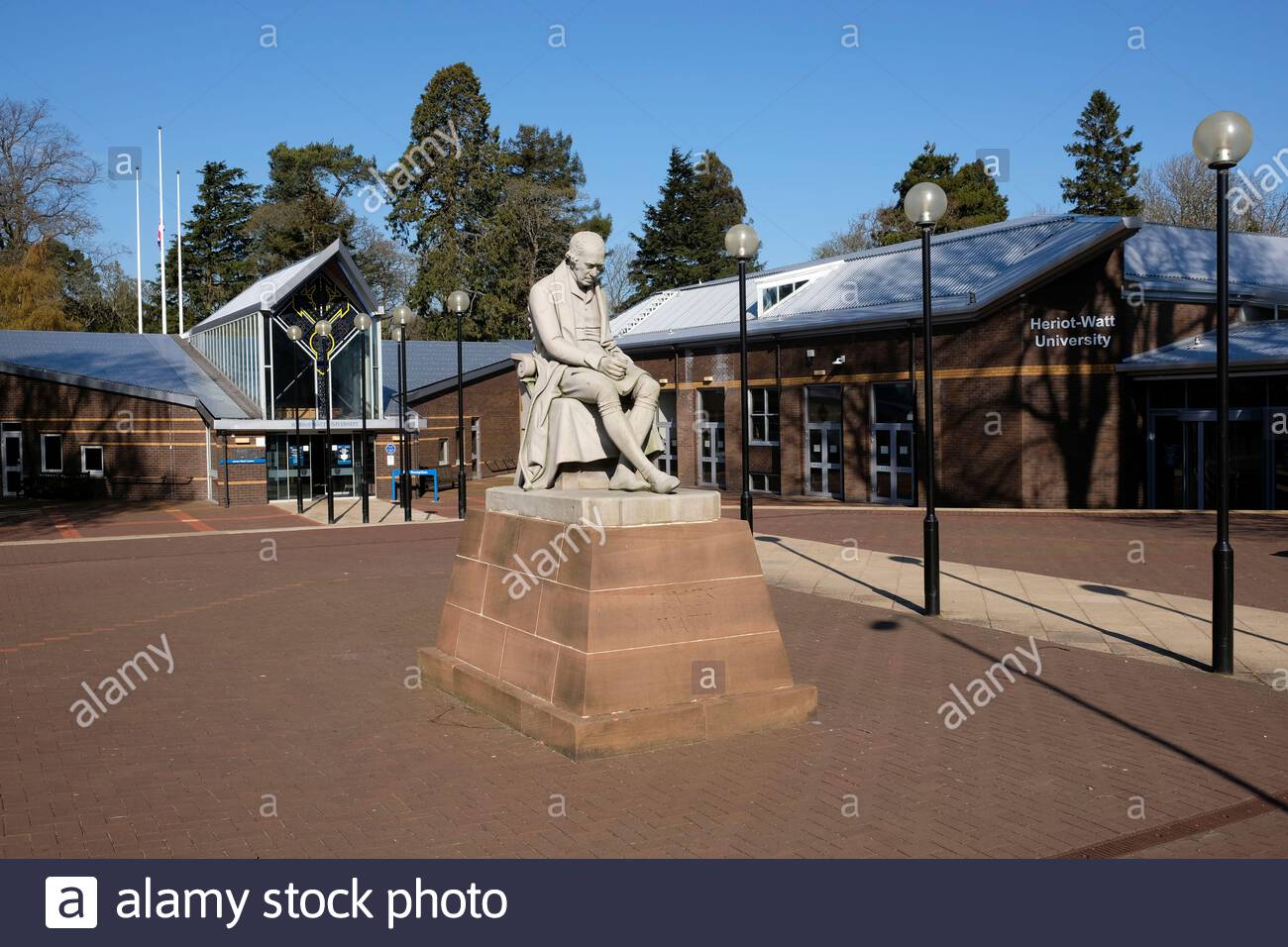 James Watt schottischer Erfinder, Skulptur vor dem Haupteingang des Heriot-Watt University Campus, Edinburgh Campus, Riccarton, Edinburgh, Schottland Stockfoto