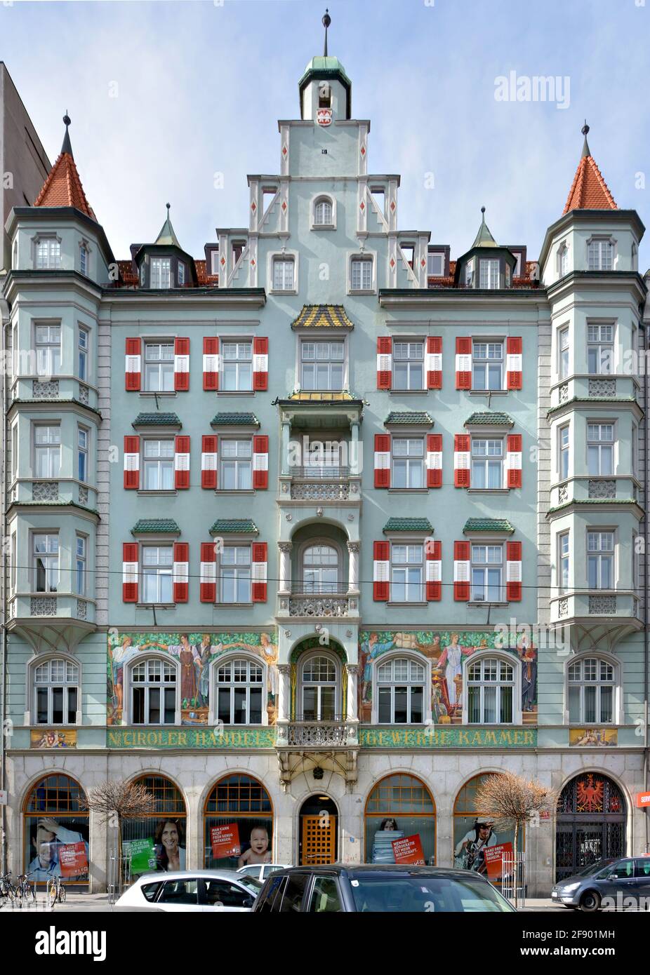 Das historische Gebäude der Tiroler Industrie- und Handelskammer in Inndbruck, Österreich Stockfoto