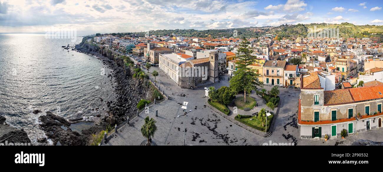 Luftaufnahme der Stadt, Aci Castelo, Sizilien, Italien Stockfoto