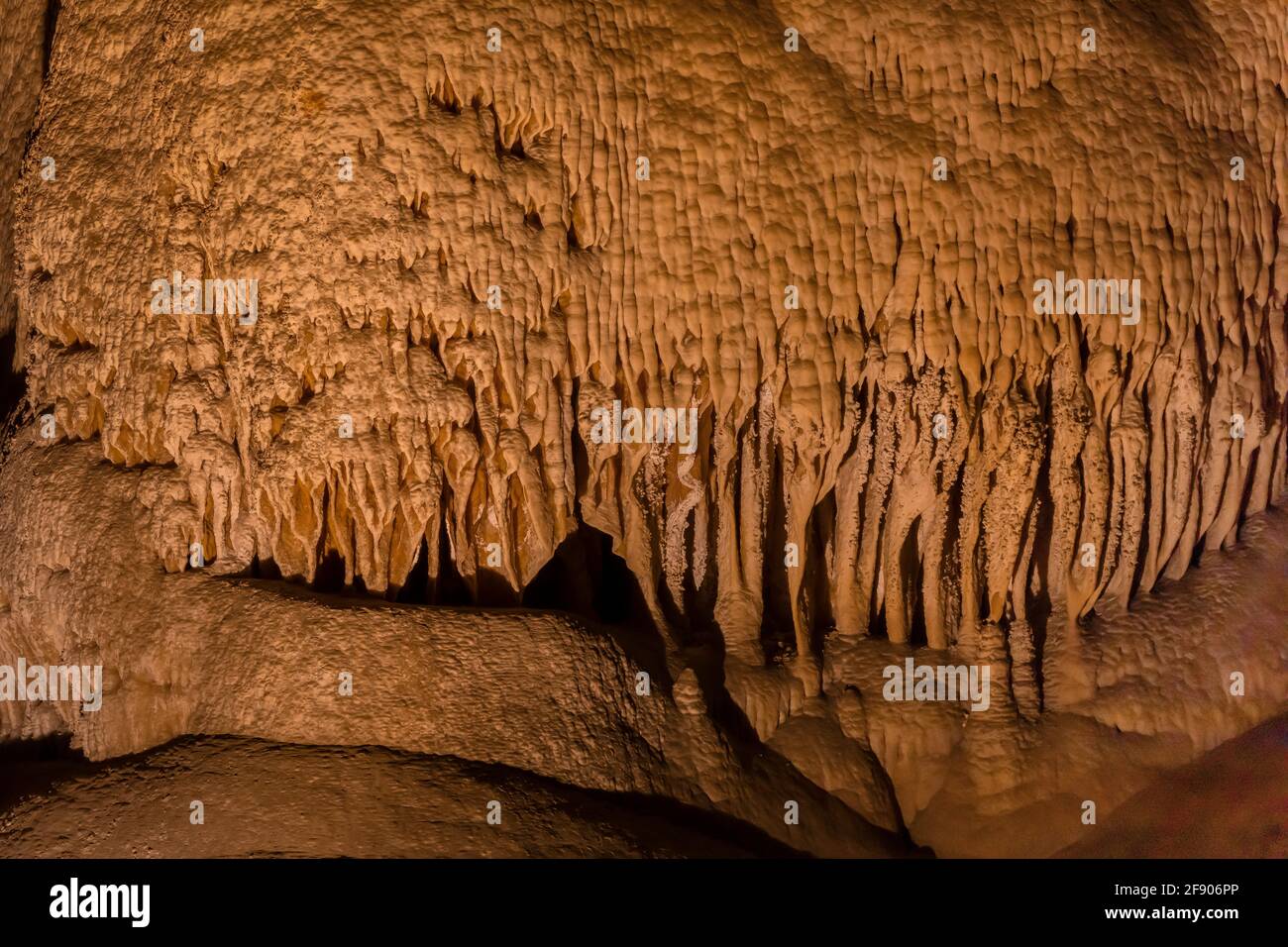 Atemberaubende Formationen tief unter der Erde im Carlsbad Caverns National Park, New Mexico, USA Stockfoto