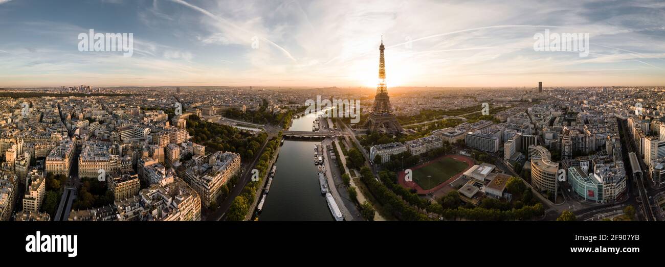 Eiffelturm und seine im Morgengrauen, Paris, Frankreich, Europa Stockfoto