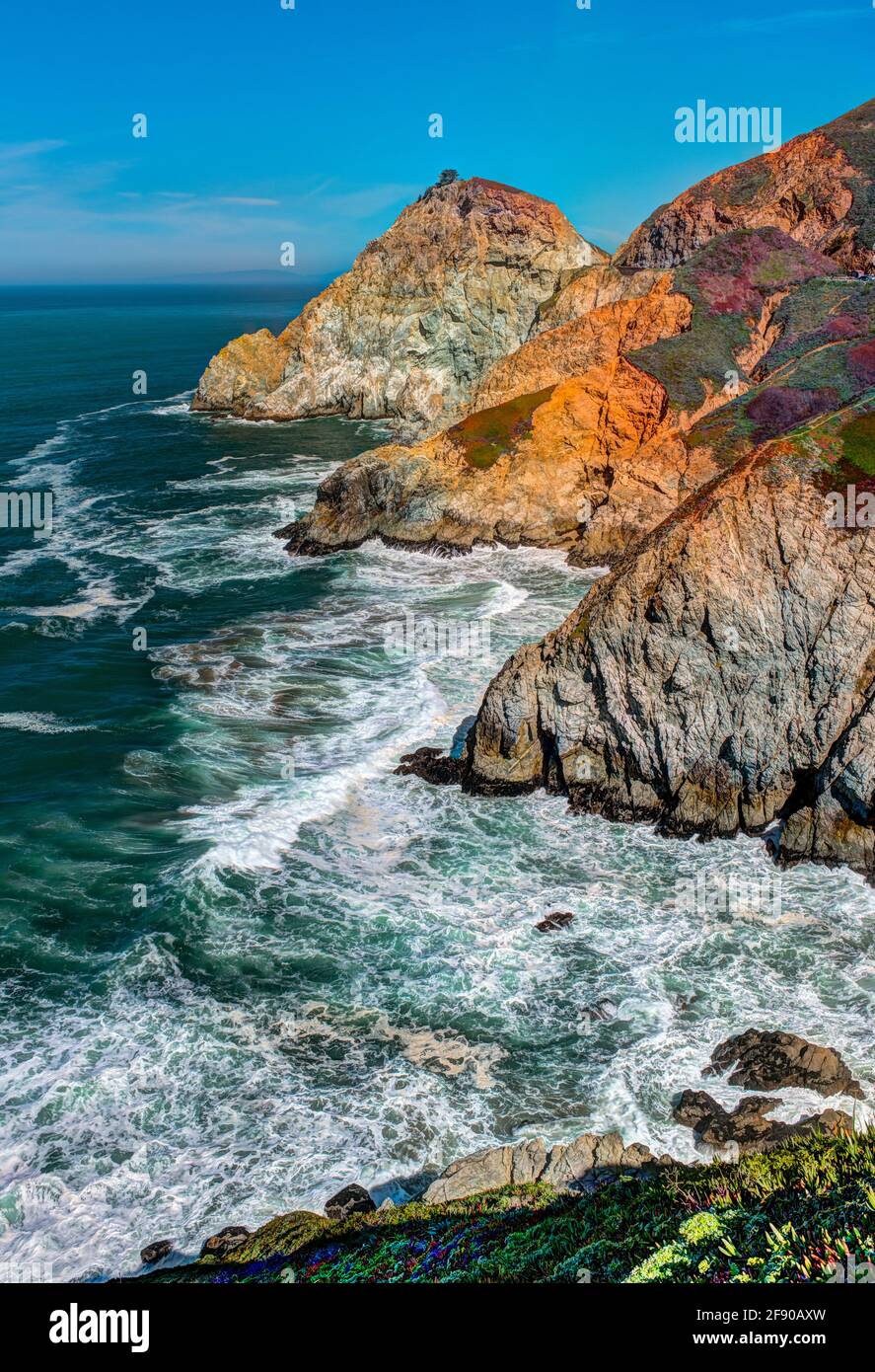 Landschaft mit Küste und Klippen, Devils Slide Vorgebirge, San Francisco, Kalifornien, USA Stockfoto