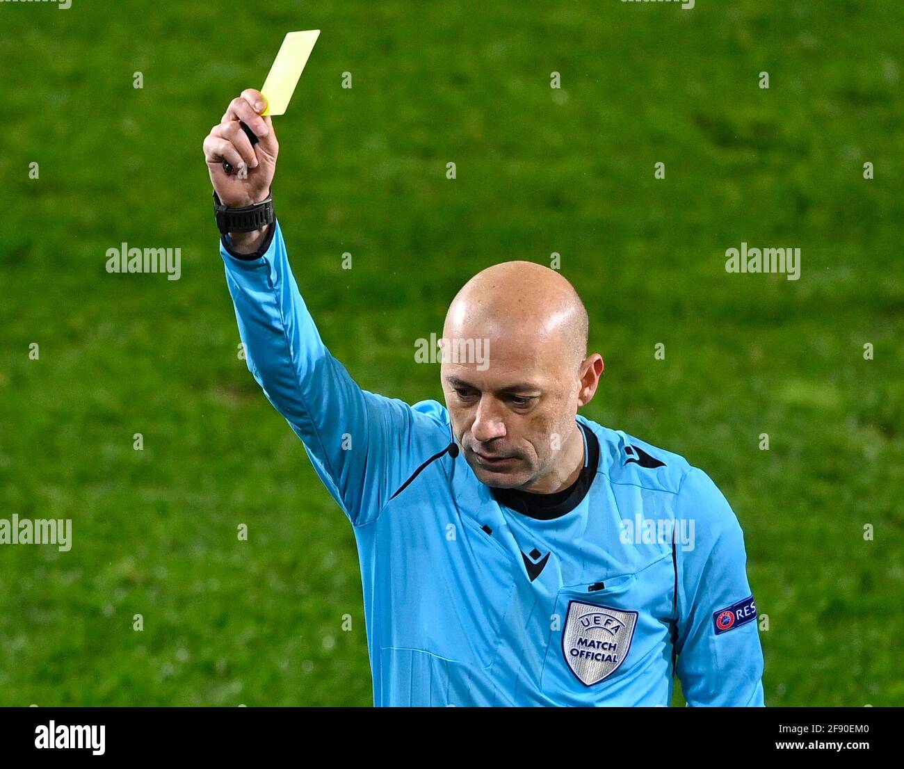 Cüneyt çakir turkish referee -Fotos und -Bildmaterial in hoher Auflösung –  Alamy