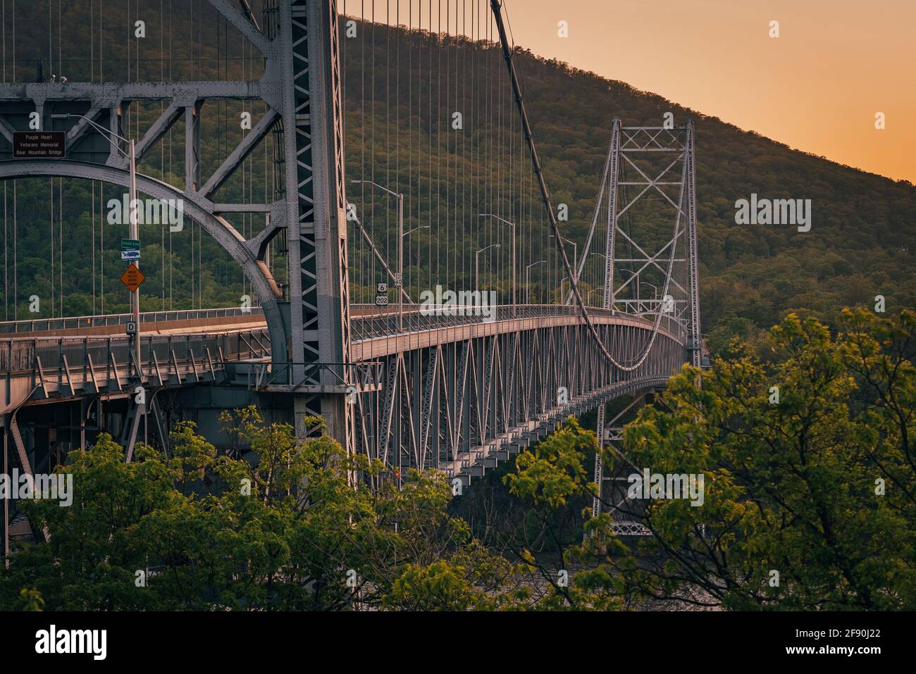 Bear Mountain Bridge bei Sonnenuntergang, im Hudson Valley, New York Stockfoto