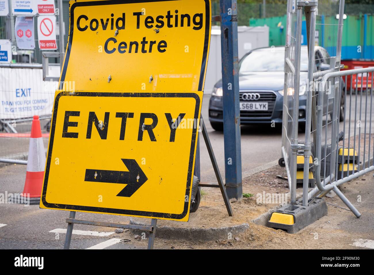 Eingangsschild des Covid Testing Center Stockfoto