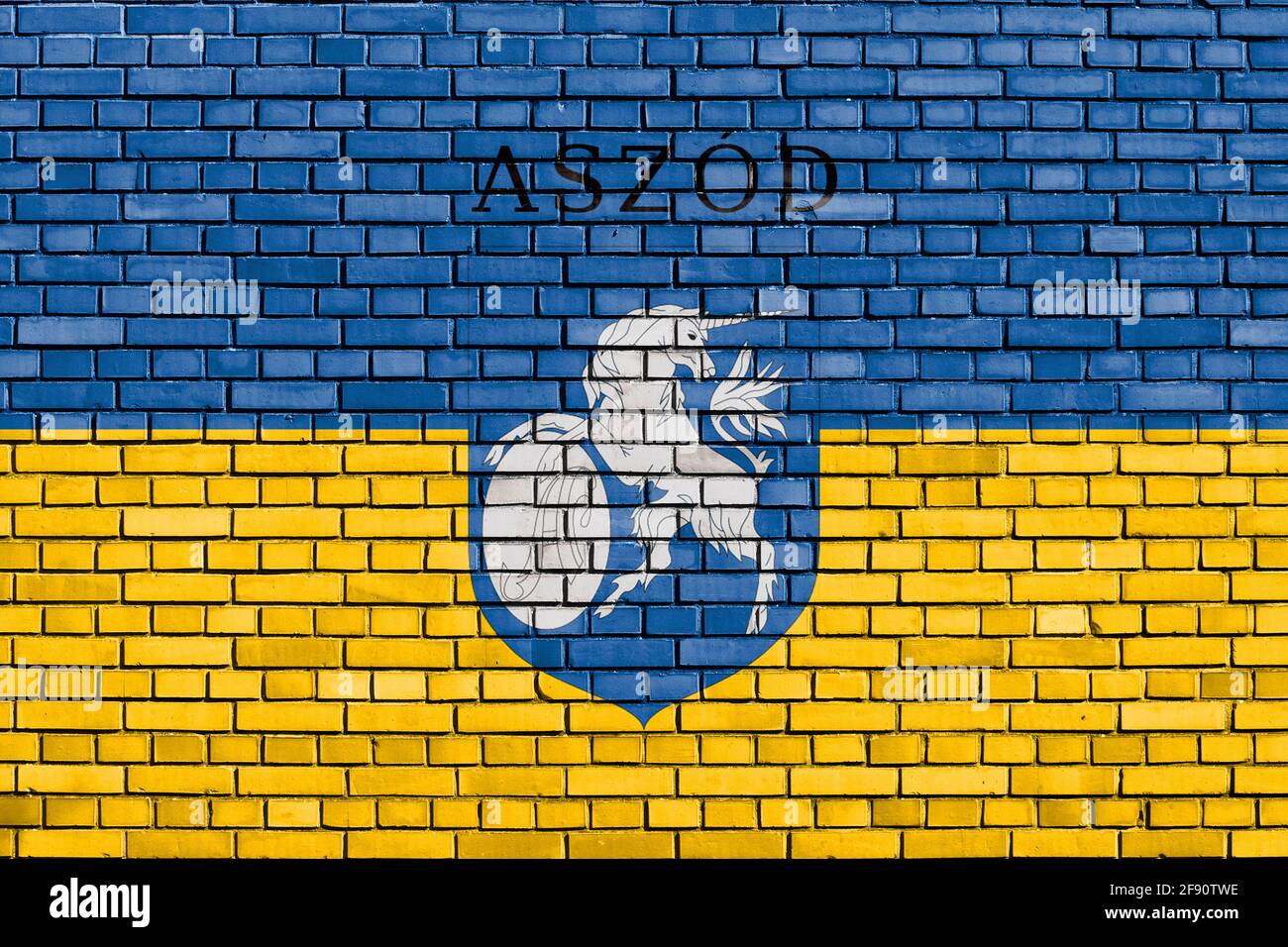 Flagge von Aszod auf Ziegelwand gemalt Stockfoto