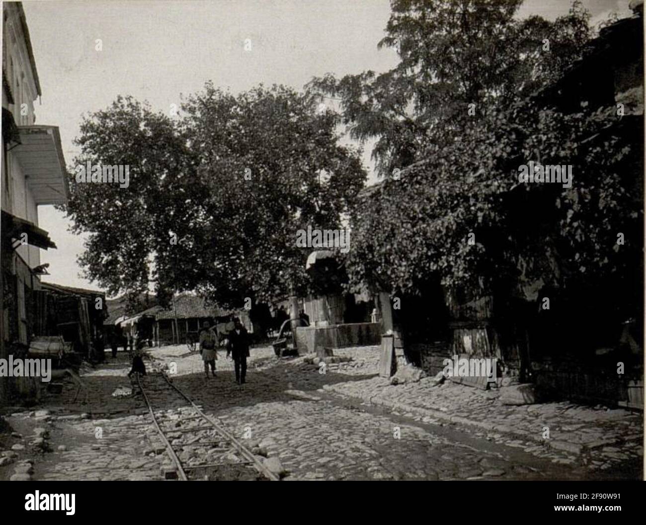 Elbassan: Ochridastraße (in der Nähe des Stadttores). Stockfoto