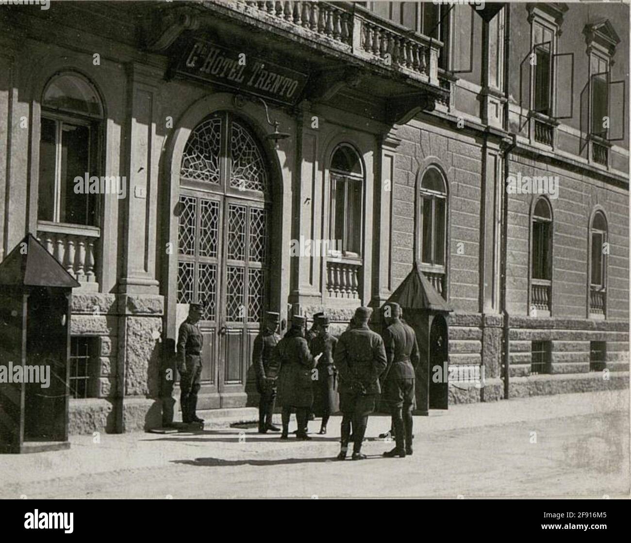 Ankunft Sr. Excellence Feldmarschall Conrad Frh.V.hötzendorf, Trient beim 11. Armeekommando. Stockfoto