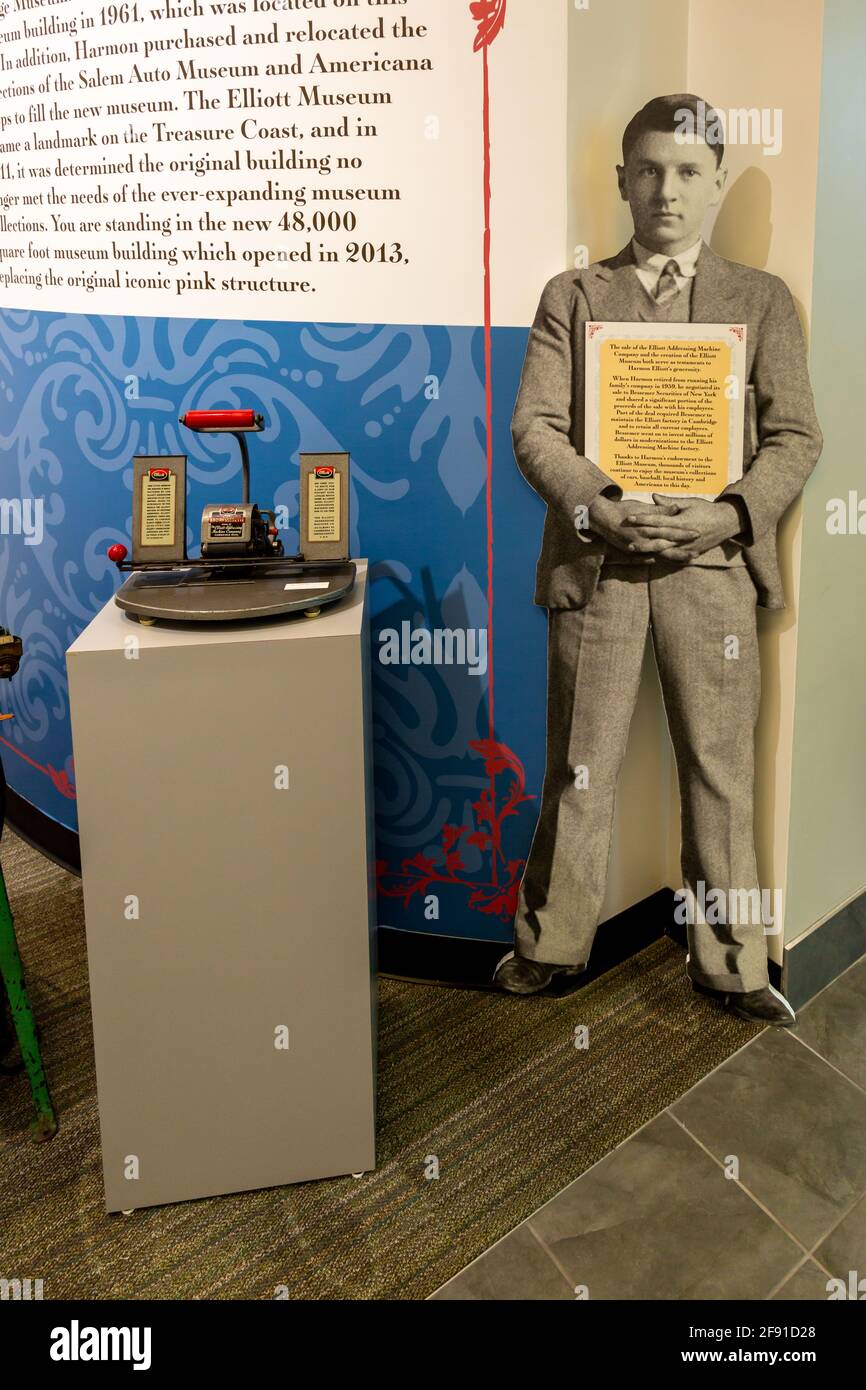 Harmon Elliott und seine Adressiermaschine sind im Elliott Museum auf Hutchinson Island in Stuart, Florida, USA, ausgestellt. Stockfoto