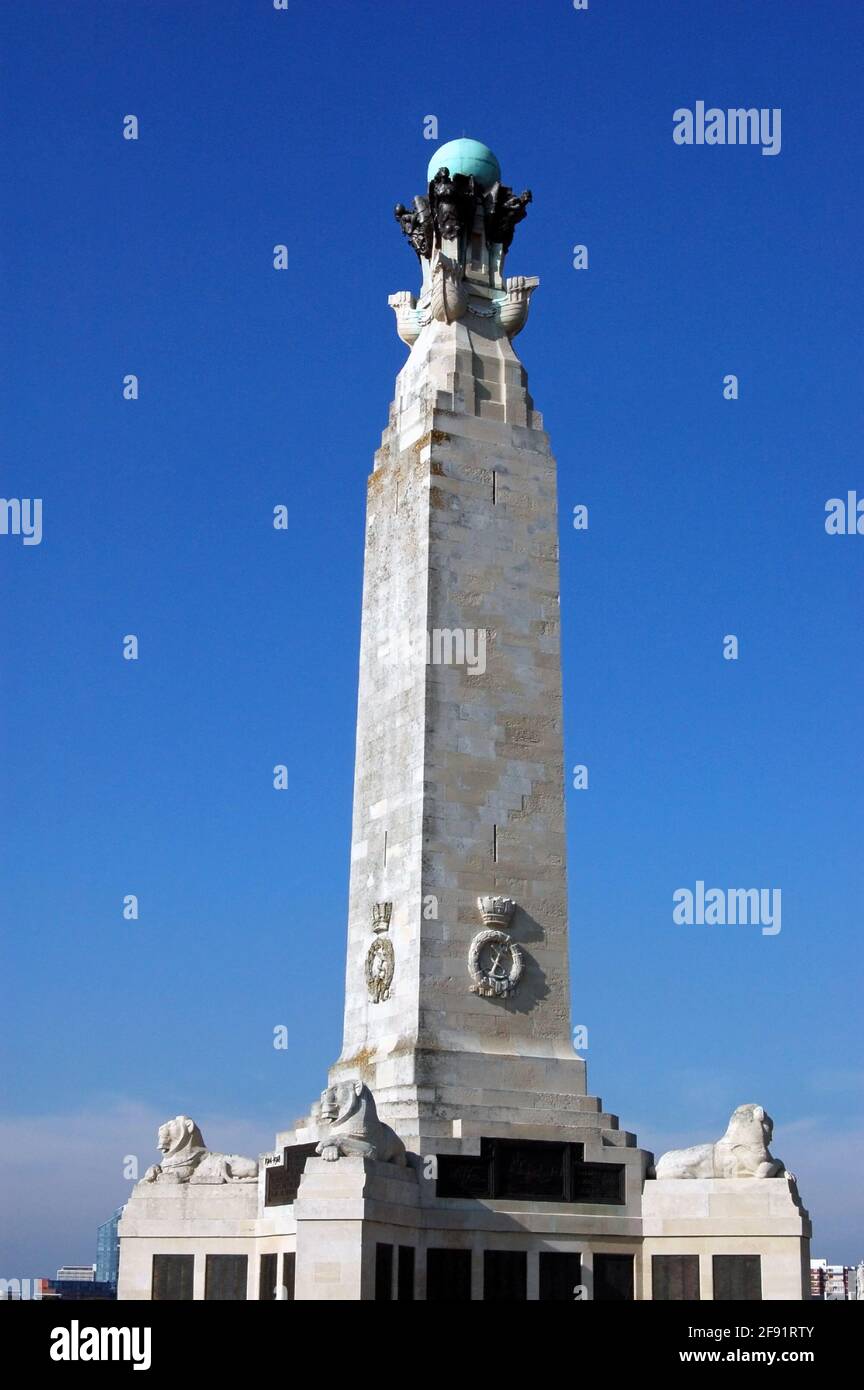 Der Obelisk zum Gedenken an britische Matrosen, die während des Ersten Weltkriegs getötet wurden, ist Teil des Portsmouth Naval Memorial in Southsea, Hampshire. Stockfoto