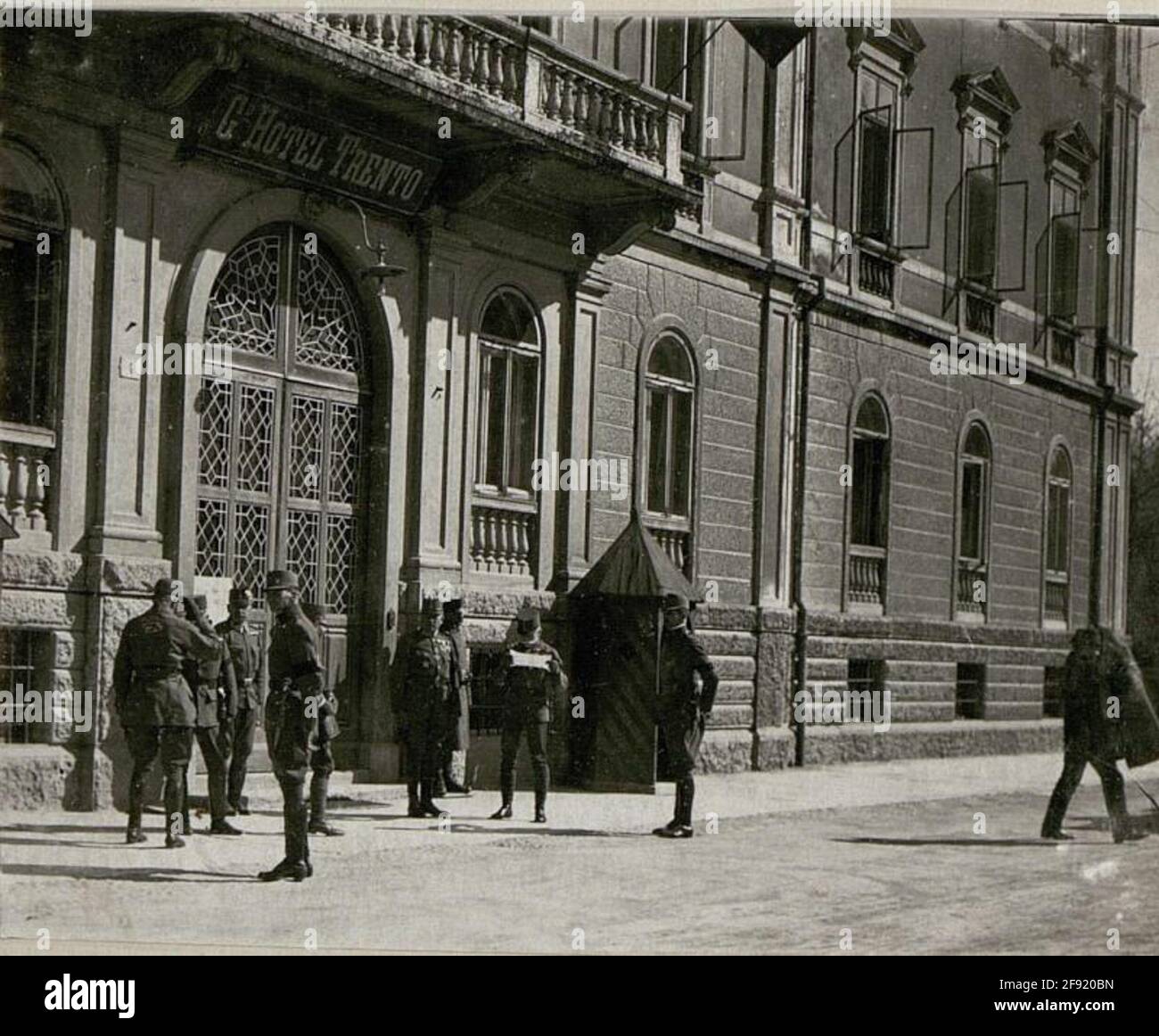 Ankunft Sr. Excellence Feldmarschall Conrad Frh.V.hötzendorf, Trient beim 11. Armeekommando. Stockfoto