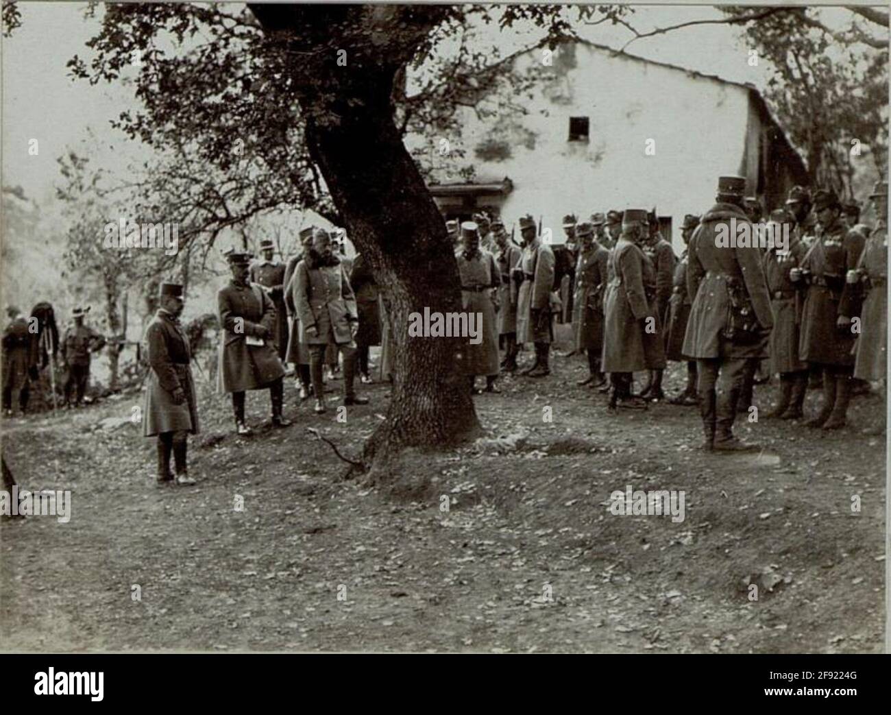 Armeekommandant, Erzherzog Friedrich, nimmt an den Truppen der 16. Korpskomandos Teil. Stockfoto