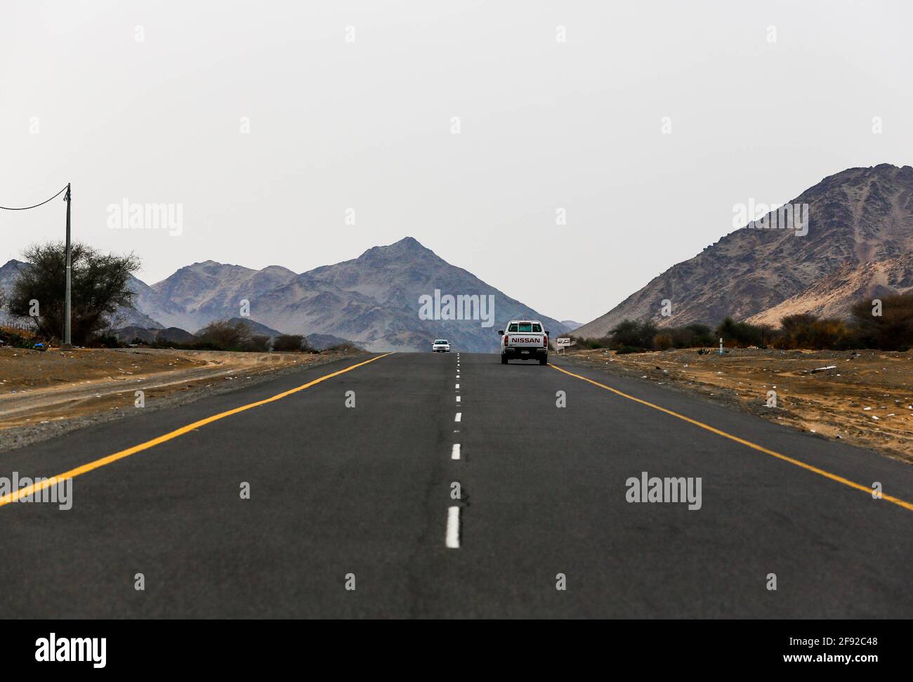 saudi-arabische Wüstenstraße Stockfoto