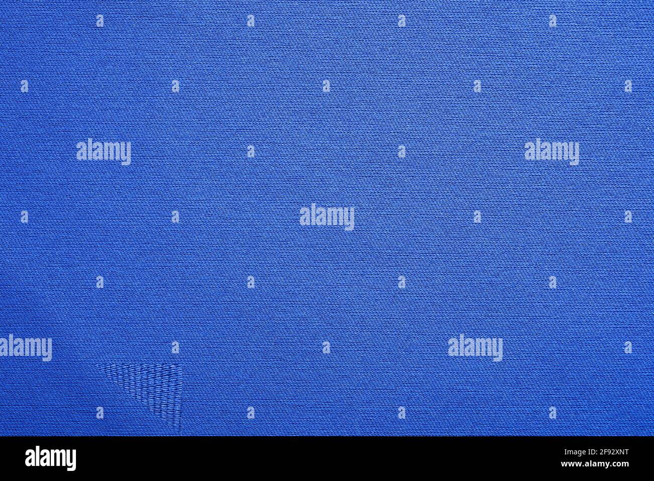 Nahaufnahme des Stoffes einer wasserdichten Bergjacke. Stockfoto