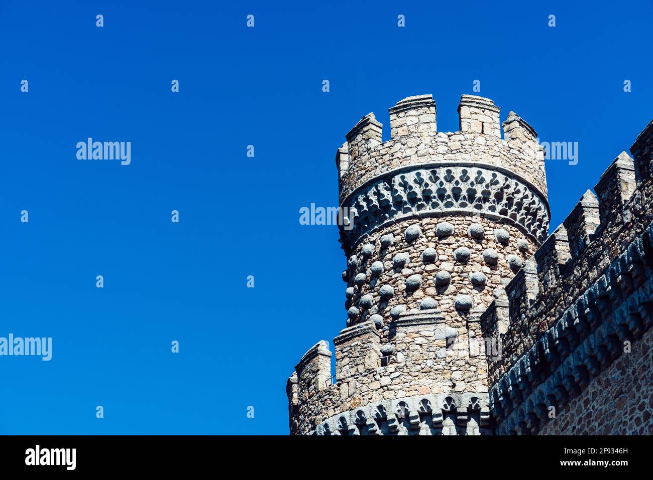 Mendoza Castle in Manzanares El Real in der Provinz Madrid, Spanien. Es ist ein Festungspalast aus dem 15. Jahrhundert und die am besten erhaltene Burg in Madrid Stockfoto