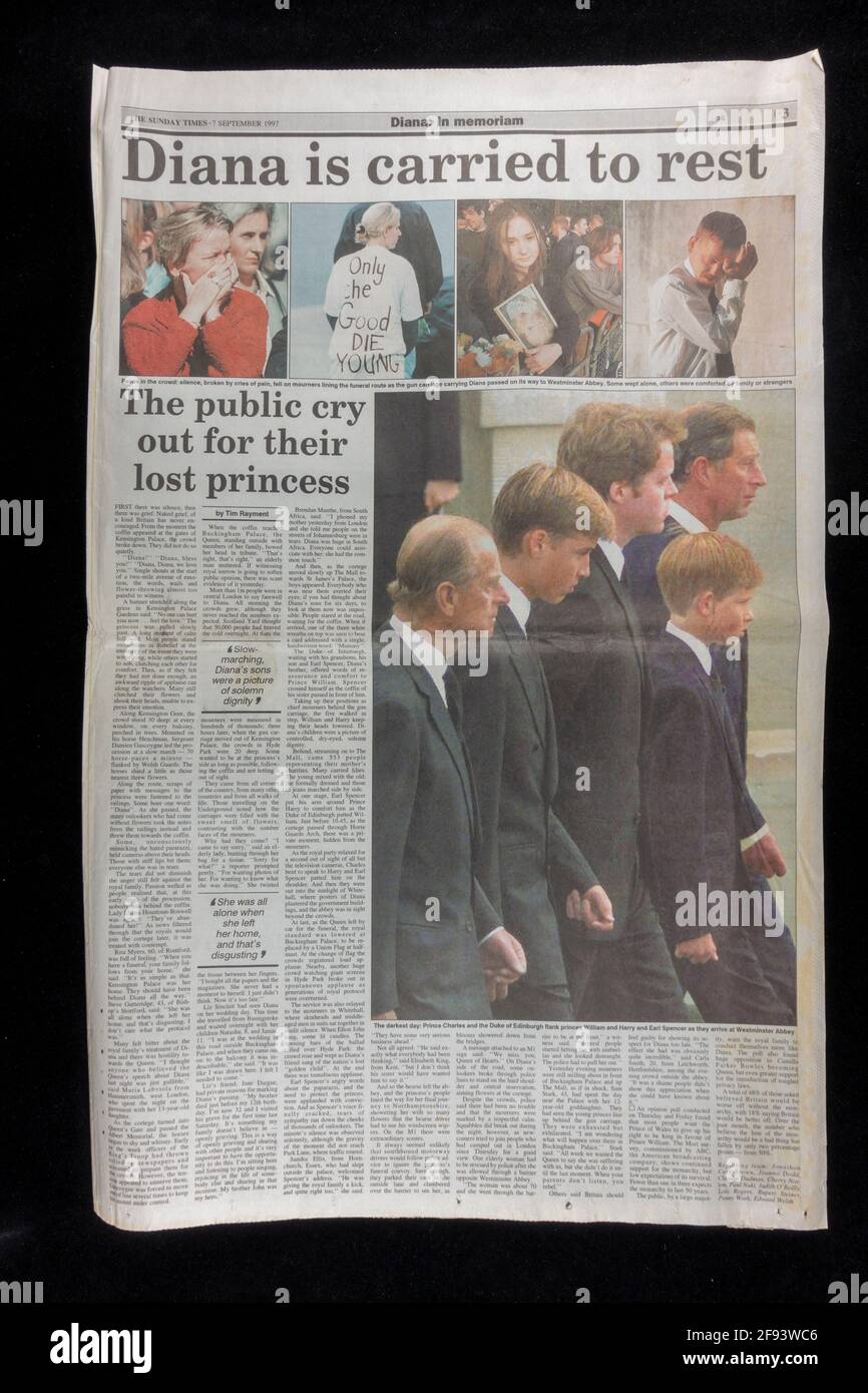 Innenseite der Sunday Times Zeitung nach der Beerdigung von Diana, Prinzessin von Wales, 6. September 1997 (Papier vom 7. September 1997). Stockfoto
