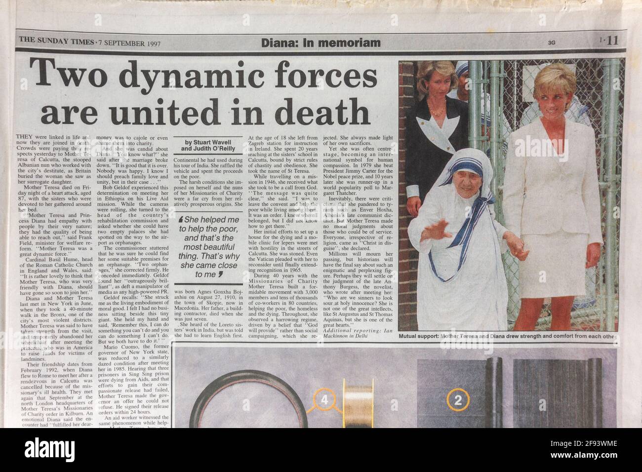 Artikel über Mutter Theresa und über Diana, Prinzessin von Wales, die Sunday Times Zeitung nach ihrem Tod (Zeitung vom 7. September 1997). Stockfoto