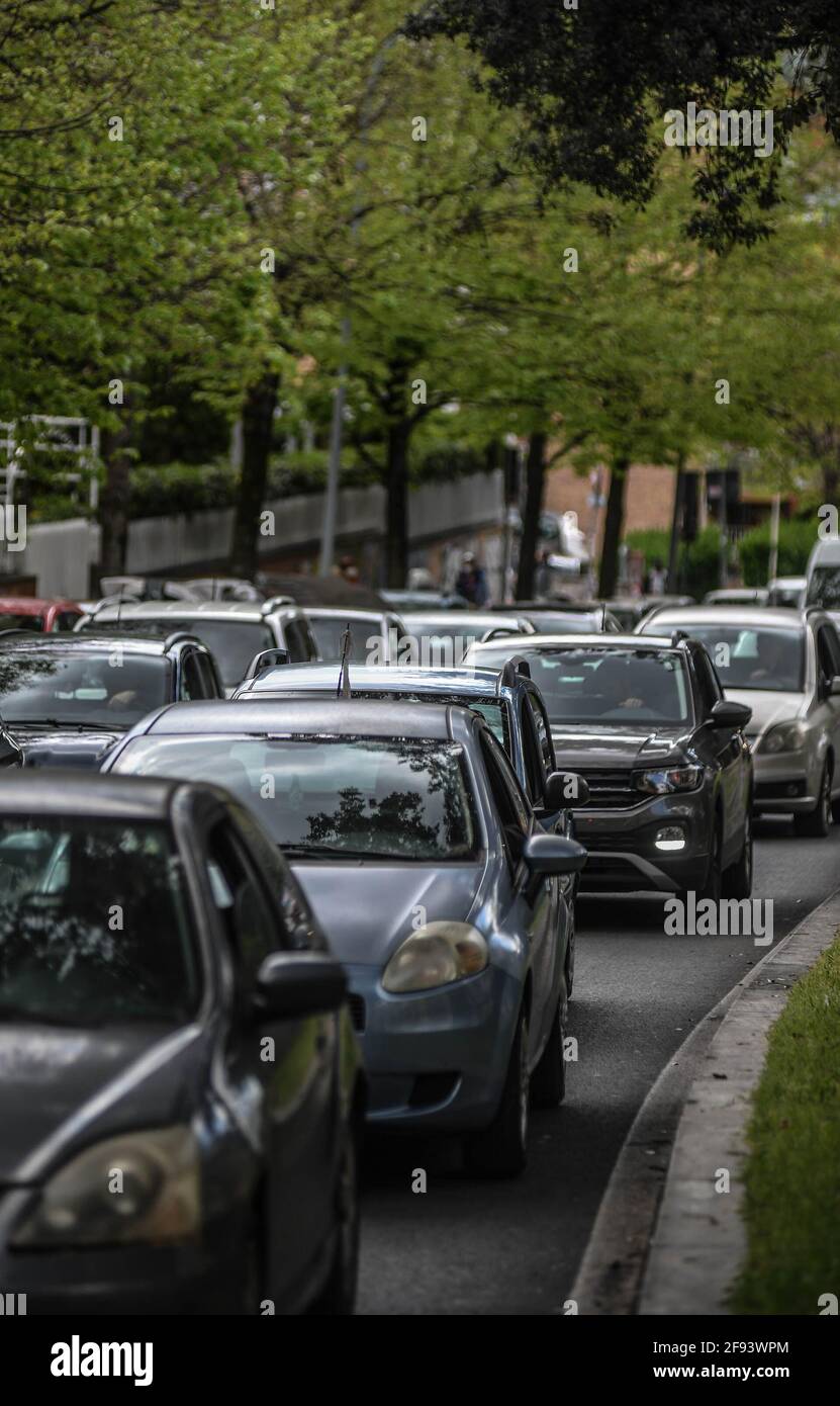 * KEIN INTERNET * KEINE ZEITUNGEN * Rom, Truck versinkt in einer Kluft in der Via dei Colli Portuensi. Stockfoto
