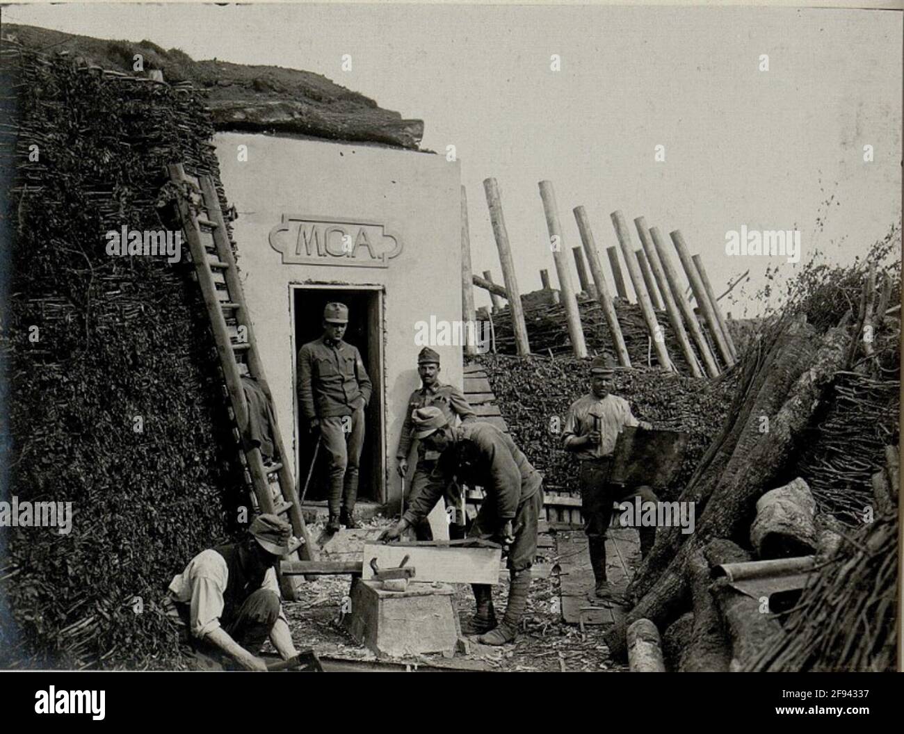 Betonmaschinenmesser des zweiten Bataillons des Infanterie-Regiments 35 im Bau, Abschnitt Pokropiwna, aufgenommen am 1. Juni 1916. Stockfoto