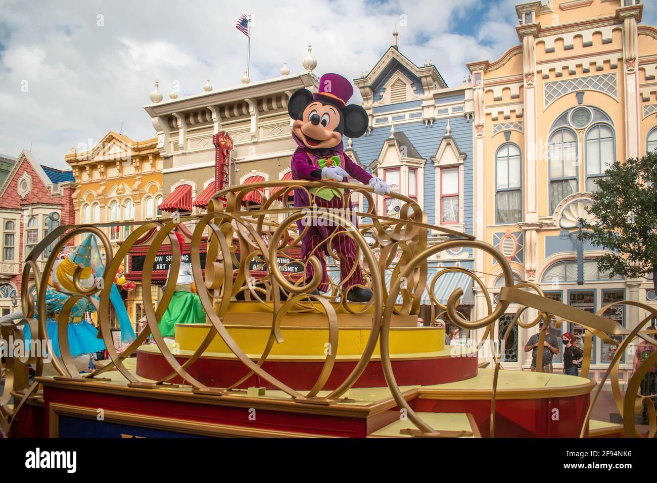 Orlando, Florida. 04. August 2020. Mickey Mouse bei der Halloween Parade im Magic Kingdom (2) Stockfoto