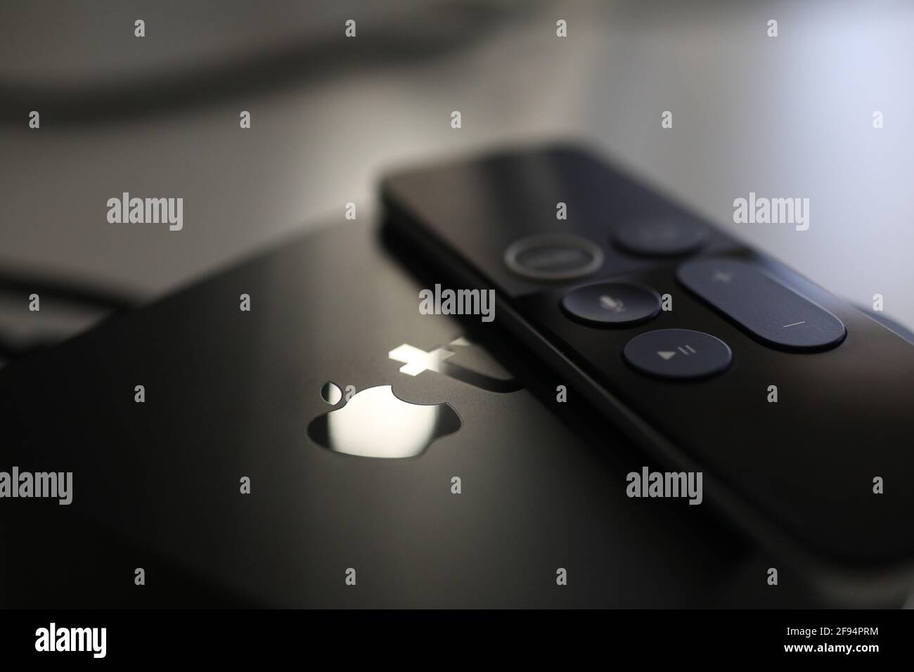 Apple TV ist ein digitaler Media Player und eine Mikrokonsole, die von Apple Inc. Entwickelt und verkauft wird Stockfoto