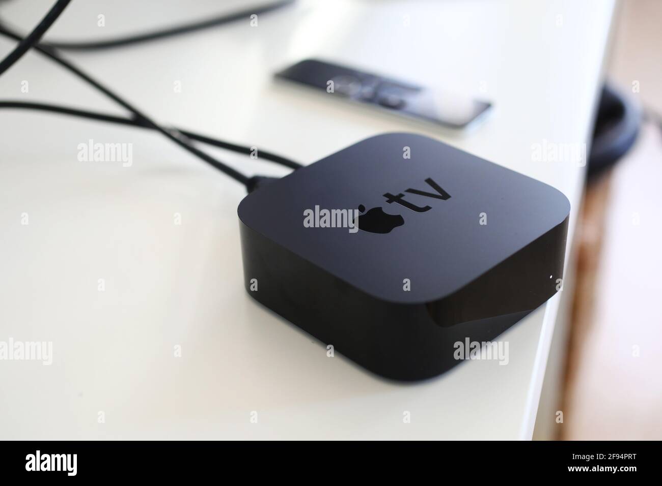 Apple TV ist ein digitaler Media Player und eine Mikrokonsole, die von Apple Inc. Entwickelt und verkauft wird Stockfoto