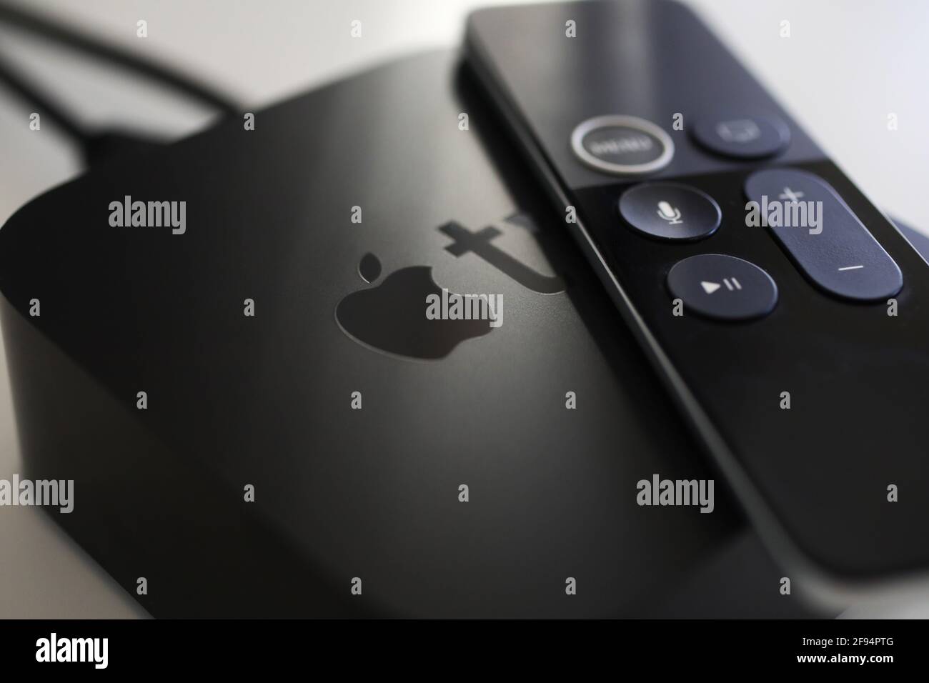 Apple TV ist ein digitaler Media Player und eine Mikrokonsole, die von Apple Inc. Entwickelt und verkauft wird Stockfoto