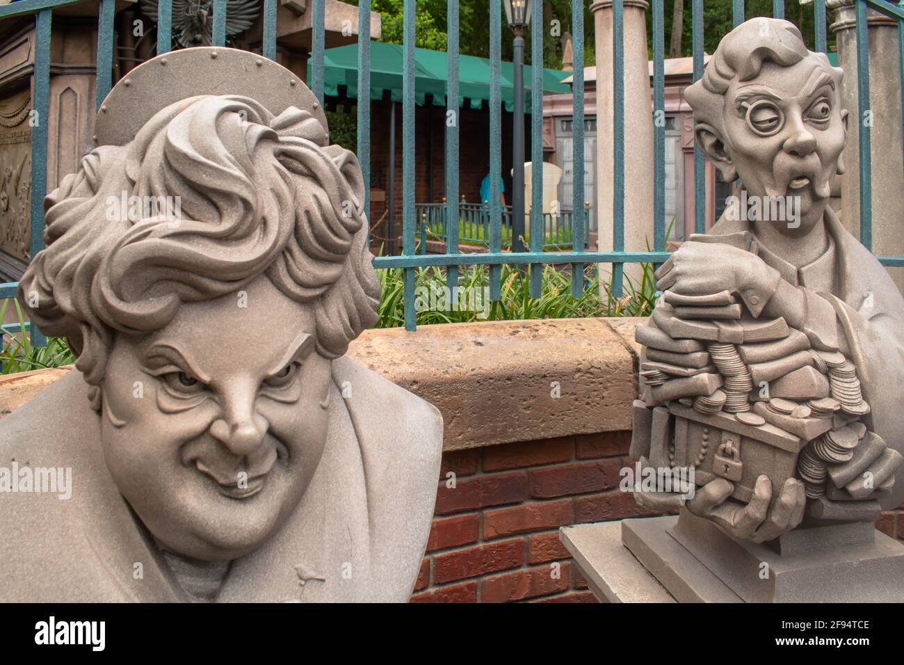 Orlando, Florida. 02. September 2020. Statuen im Haunted Mansion im Magic Kingdom (2) Stockfoto