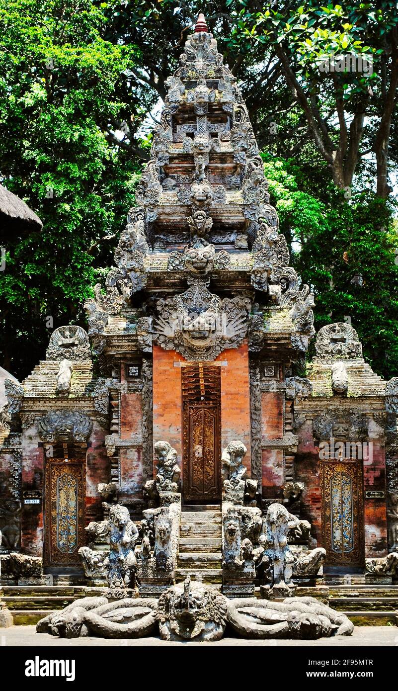 Ubud, Bali, Indonesien: Pura Dalem Agung Padangtegal oder Padangtegal Great Temple of Death, Hindu-Tempel im Heiligtum des Heiligen Monkey Forest. Stockfoto