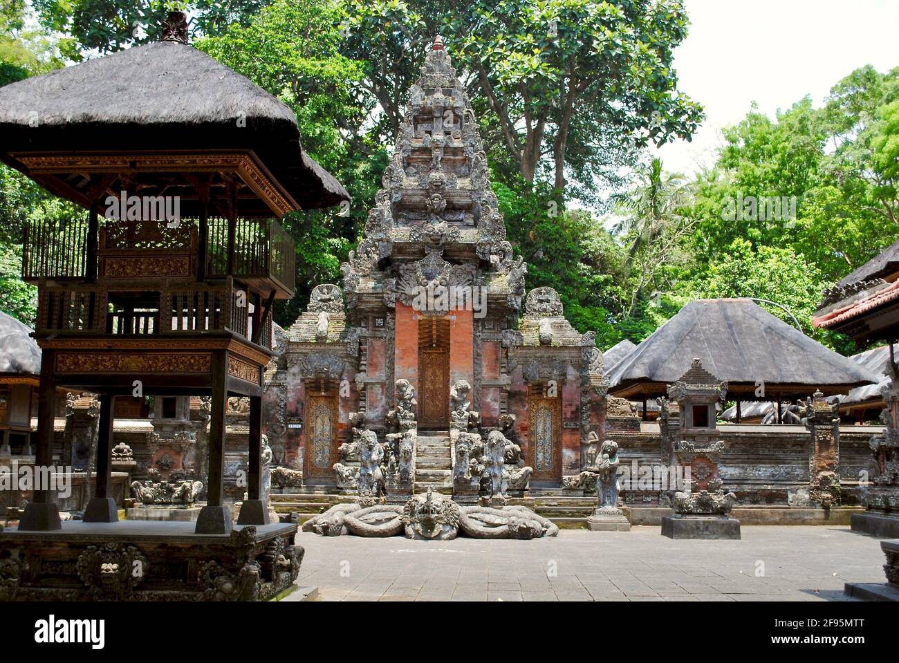 Ubud, Bali, Indonesien: Pura Dalem Agung Padangtegal oder Padangtegal Great Temple of Death, Hindu-Tempel im Heiligtum des Heiligen Monkey Forest. Stockfoto