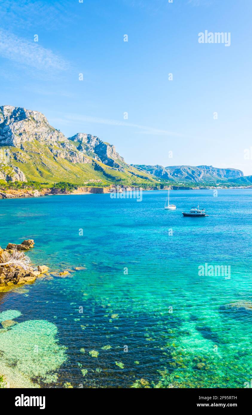 Zerklüftete Küste Mallorcas bei Cap Ferrutx Stockfoto