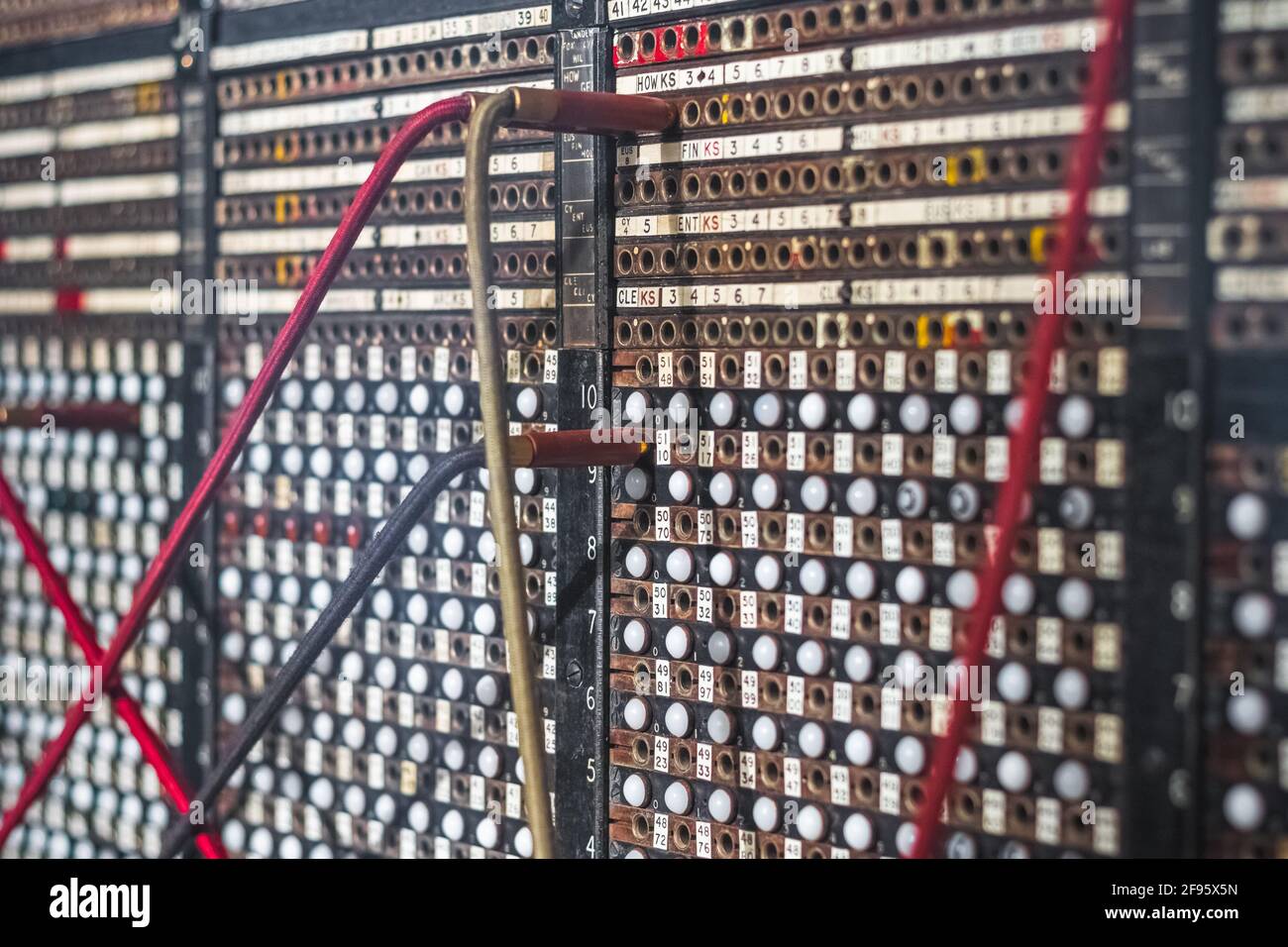 Altmodische manuelle Telefonwechseltafel, ausgestellt im Science Museum In London Stockfoto