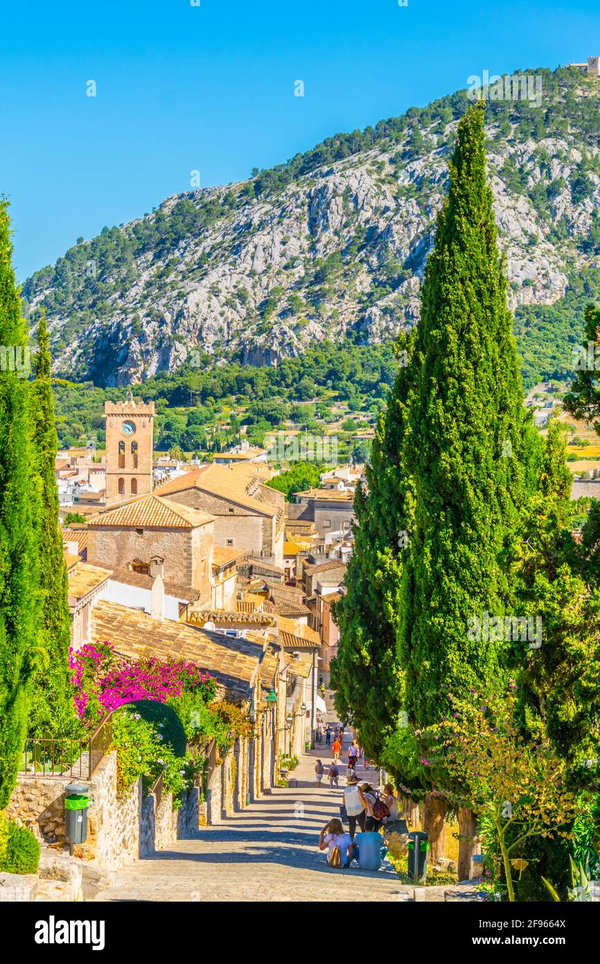 Die Treppe Carrer del Calvari führt über 365 Stufen zur Kapelle El Calvari in Pollenca, Mallorca, Spanien Stockfoto