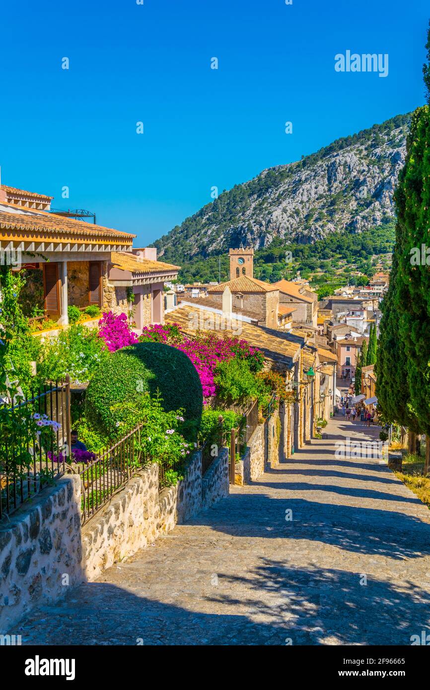 Die Treppe Carrer del Calvari führt über 365 Stufen zur Kapelle El Calvari in Pollenca, Mallorca, Spanien Stockfoto