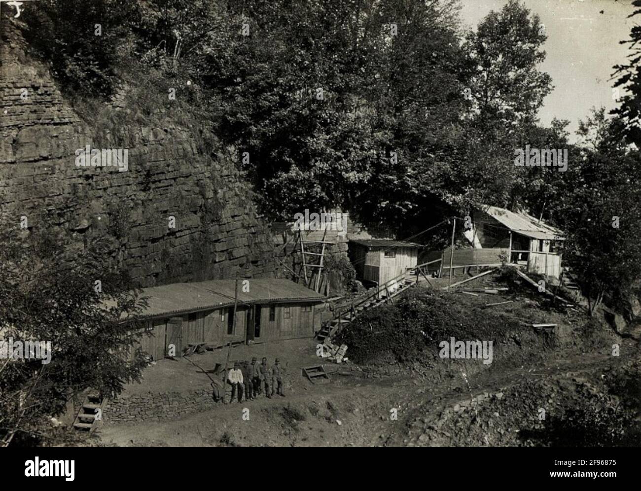 Unterkunft Österreichische - ungarische Truppen auf Podgorahöhe, Infanterieplatolition 1/69, 11.9.1915. . Stockfoto