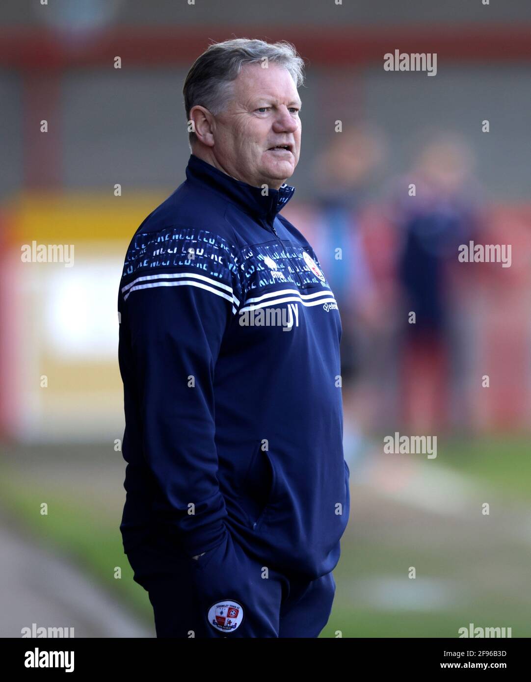 Crawley Town Manager John Yems beim zweiten Spiel der Sky Bet League im People's Pension Stadium in Crawley. Bilddatum: Freitag, 16. April 2021. Stockfoto