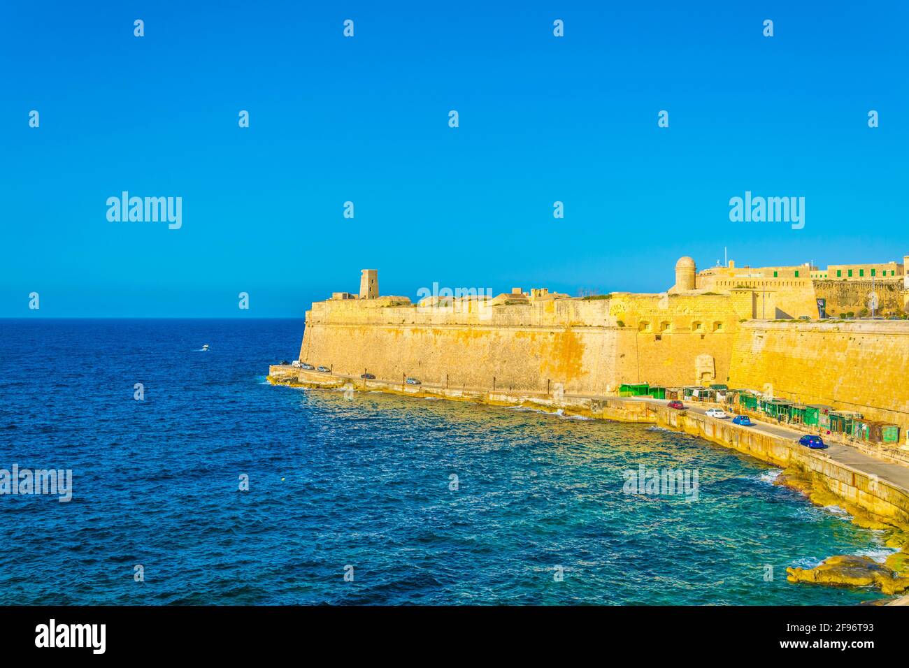 Küste von Valletta dominiert von Fort St.Elmo Stockfoto