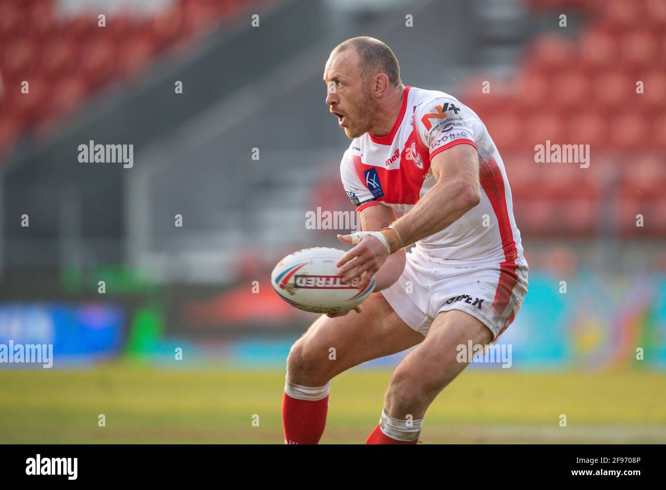 James Roby (9) von St. Helens in Aktion am 4/16/2021. (Foto von Craig Thomas/News Images/Sipa USA) Quelle: SIPA USA/Alamy Live News Stockfoto