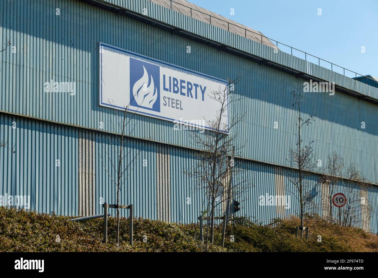 Sheffield, Großbritannien, 16. April 2021. Das Stocksbridge-Werk von Liberty Steel, das vom britischen Indianer Sanjeev Gupta betrieben wird. Die Zukunft des Werks bleibt nach dem Zusammenbruch des Hauptfinanziers Greensill Capital, Liberty Steel Works, am Freitag, dem 16. April 2021, in Stocksbridge bei Sheffield, nördlich von England, ungewiss. Stockfoto