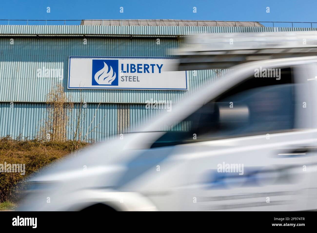 Sheffield, Großbritannien, 16. April 2021. Das Stocksbridge-Werk von Liberty Steel, das vom britischen Indianer Sanjeev Gupta betrieben wird. Die Zukunft des Werks bleibt nach dem Zusammenbruch des Hauptfinanziers Greensill Capital, Liberty Steel Works, am Freitag, dem 16. April 2021, in Stocksbridge bei Sheffield, nördlich von England, ungewiss. Stockfoto