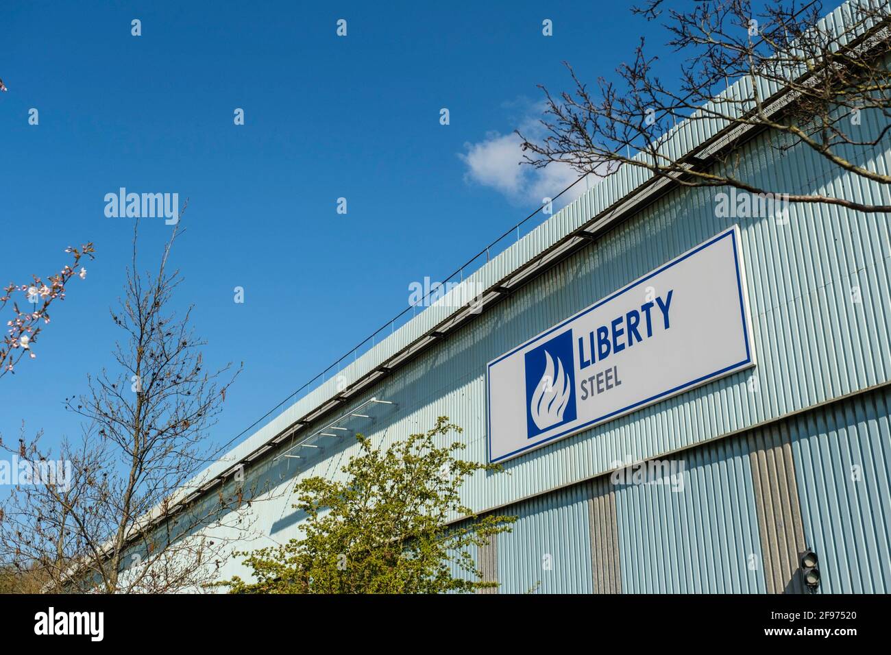 Sheffield, Großbritannien, 16. April 2021. Das Stocksbridge-Werk von Liberty Steel, das vom britischen Indianer Sanjeev Gupta betrieben wird. Die Zukunft des Werks bleibt nach dem Zusammenbruch des Hauptfinanziers Greensill Capital, Liberty Steel Works, am Freitag, dem 16. April 2021, in Stocksbridge bei Sheffield, nördlich von England, ungewiss. Stockfoto