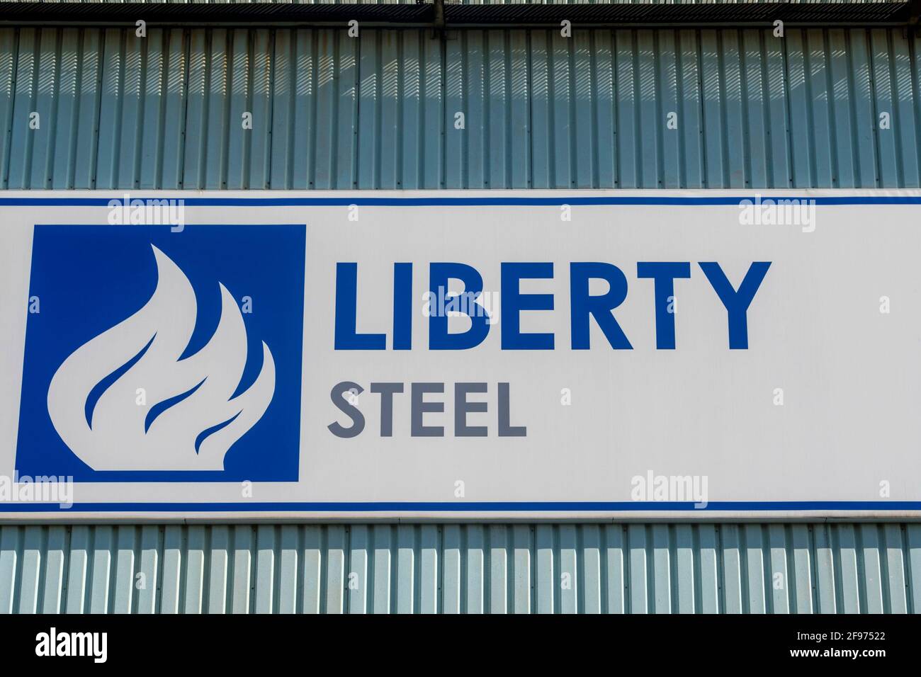 Sheffield, Großbritannien, 16. April 2021. Das Stocksbridge-Werk von Liberty Steel, das vom britischen Indianer Sanjeev Gupta betrieben wird. Die Zukunft des Werks bleibt nach dem Zusammenbruch des Hauptfinanziers Greensill Capital, Liberty Steel Works, am Freitag, dem 16. April 2021, in Stocksbridge bei Sheffield, nördlich von England, ungewiss. Stockfoto