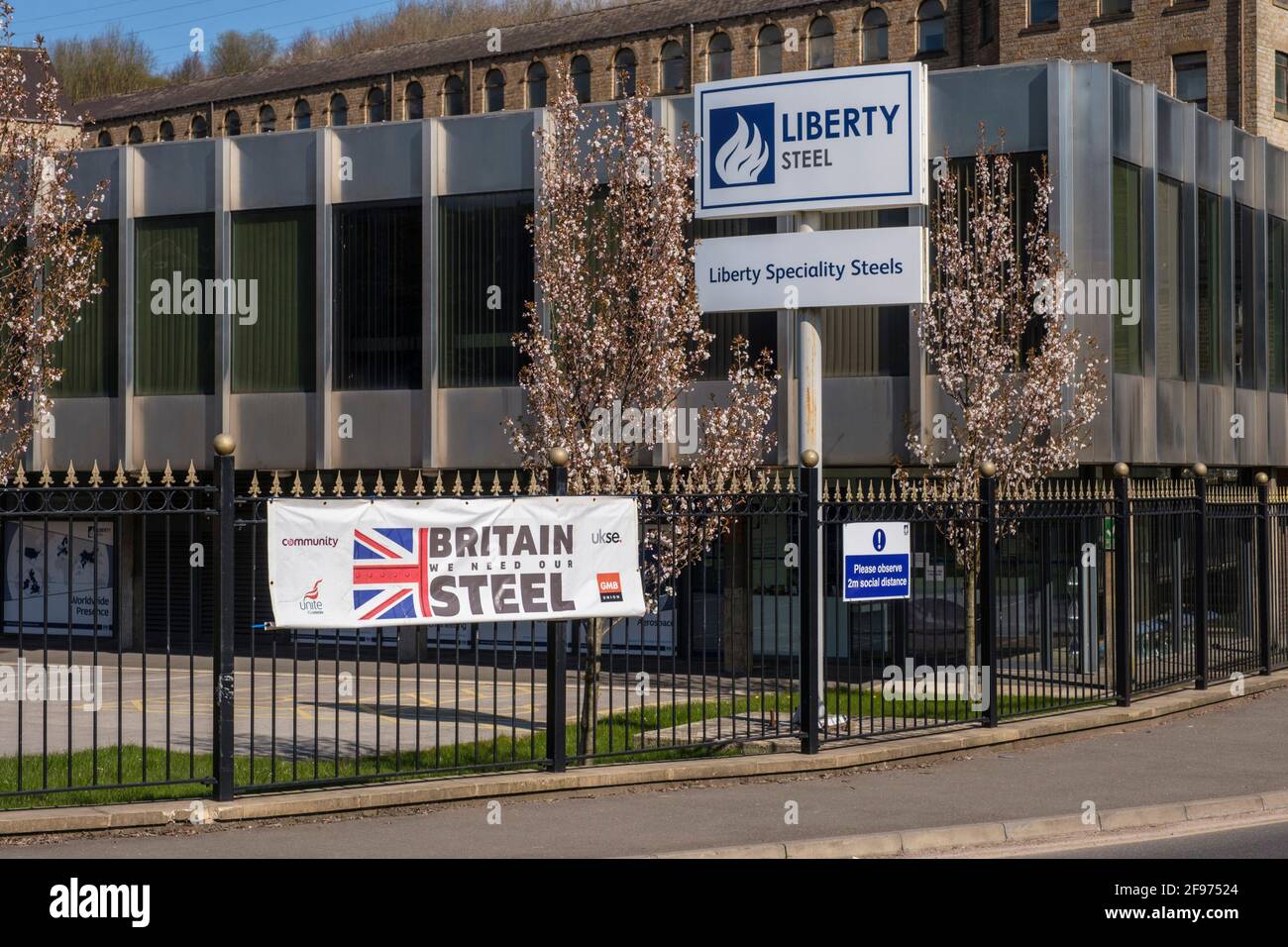 Sheffield, Großbritannien, 16. April 2021. Das Stocksbridge-Werk von Liberty Steel, das vom britischen Indianer Sanjeev Gupta betrieben wird. Die Zukunft des Werks bleibt nach dem Zusammenbruch des Hauptfinanziers Greensill Capital, Liberty Steel Works, am Freitag, dem 16. April 2021, in Stocksbridge bei Sheffield, nördlich von England, ungewiss. Stockfoto