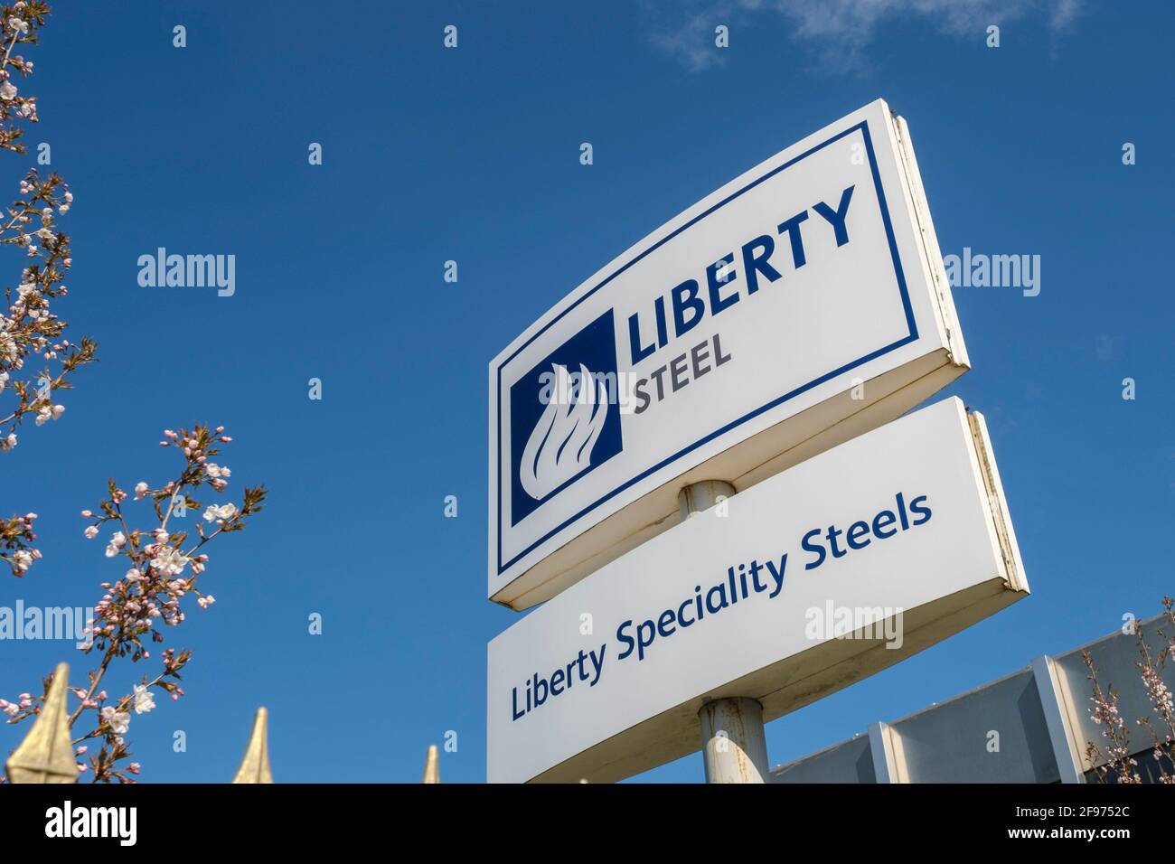 Sheffield, Großbritannien, 16. April 2021. Das Stocksbridge-Werk von Liberty Steel, das vom britischen Indianer Sanjeev Gupta betrieben wird. Die Zukunft des Werks bleibt nach dem Zusammenbruch des Hauptfinanziers Greensill Capital, Liberty Steel Works, am Freitag, dem 16. April 2021, in Stocksbridge bei Sheffield, nördlich von England, ungewiss. Stockfoto