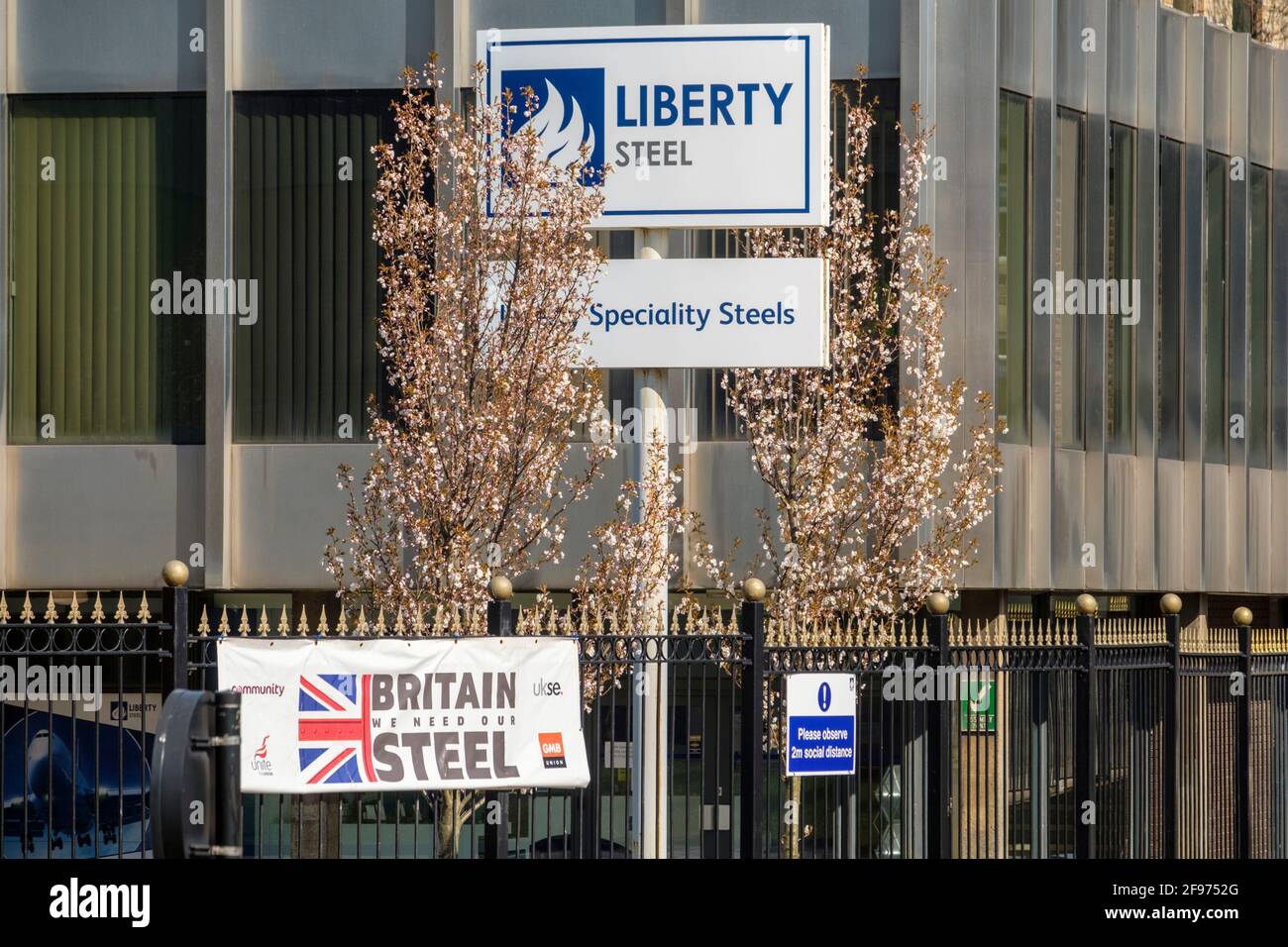 Sheffield, Großbritannien, 16. April 2021. Das Stocksbridge-Werk von Liberty Steel, das vom britischen Indianer Sanjeev Gupta betrieben wird. Die Zukunft des Werks bleibt nach dem Zusammenbruch des Hauptfinanziers Greensill Capital, Liberty Steel Works, am Freitag, dem 16. April 2021, in Stocksbridge bei Sheffield, nördlich von England, ungewiss. Stockfoto