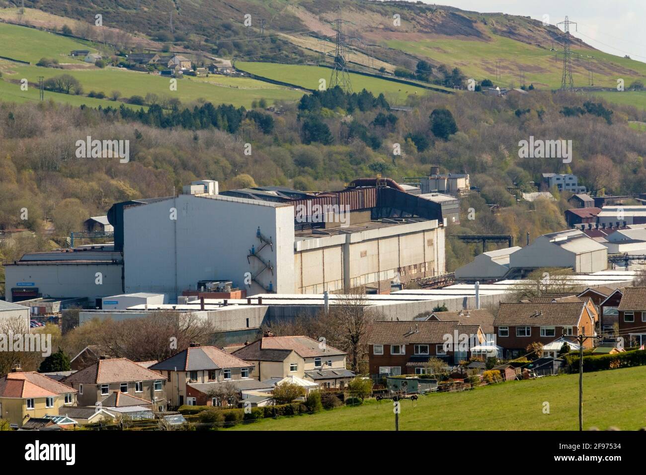 Sheffield, Großbritannien, 16. April 2021. Das Stocksbridge-Werk von Liberty Steel, das vom britischen Indianer Sanjeev Gupta betrieben wird. Die Zukunft des Werks bleibt nach dem Zusammenbruch des Hauptfinanziers Greensill Capital, Liberty Steel Works, am Freitag, dem 16. April 2021, in Stocksbridge bei Sheffield, nördlich von England, ungewiss. Stockfoto