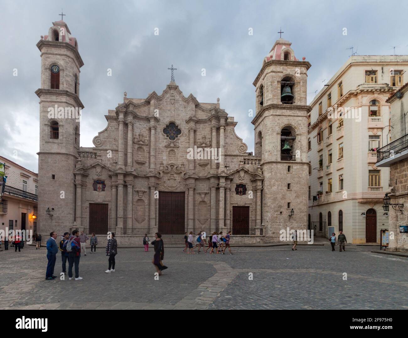 HAVANNA, KUBA - 20. FEB 2016: Catedral de San Cristobal auf dem Plaza de la Catedral in Habana Vieja. Stockfoto